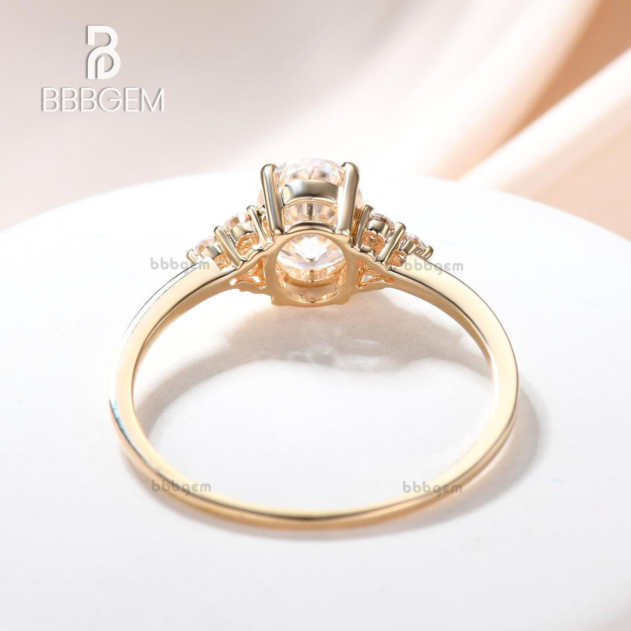 Lab Grown Oval Diamond Engagement Ring - 6x8mm IGI Certified 0.9-1 Carat in 14K/18K Yellow Gold - Perfect for Wedding Proposals & Anniversary Gifts