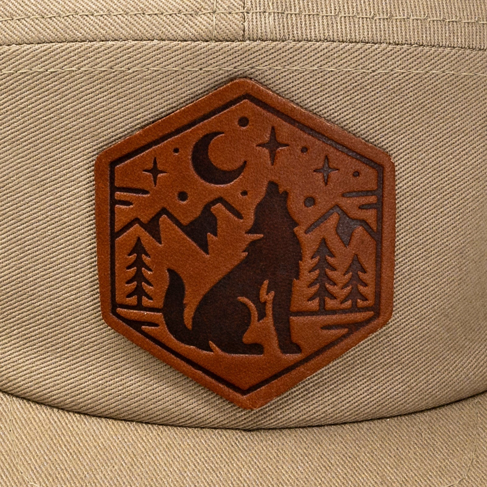 Howling Wolf Embroidered Baseball Cap - Stylish Adjustable Dad Hat for Men & Women - Perfect for Outdoor Activities, Sports, and Casual Wear