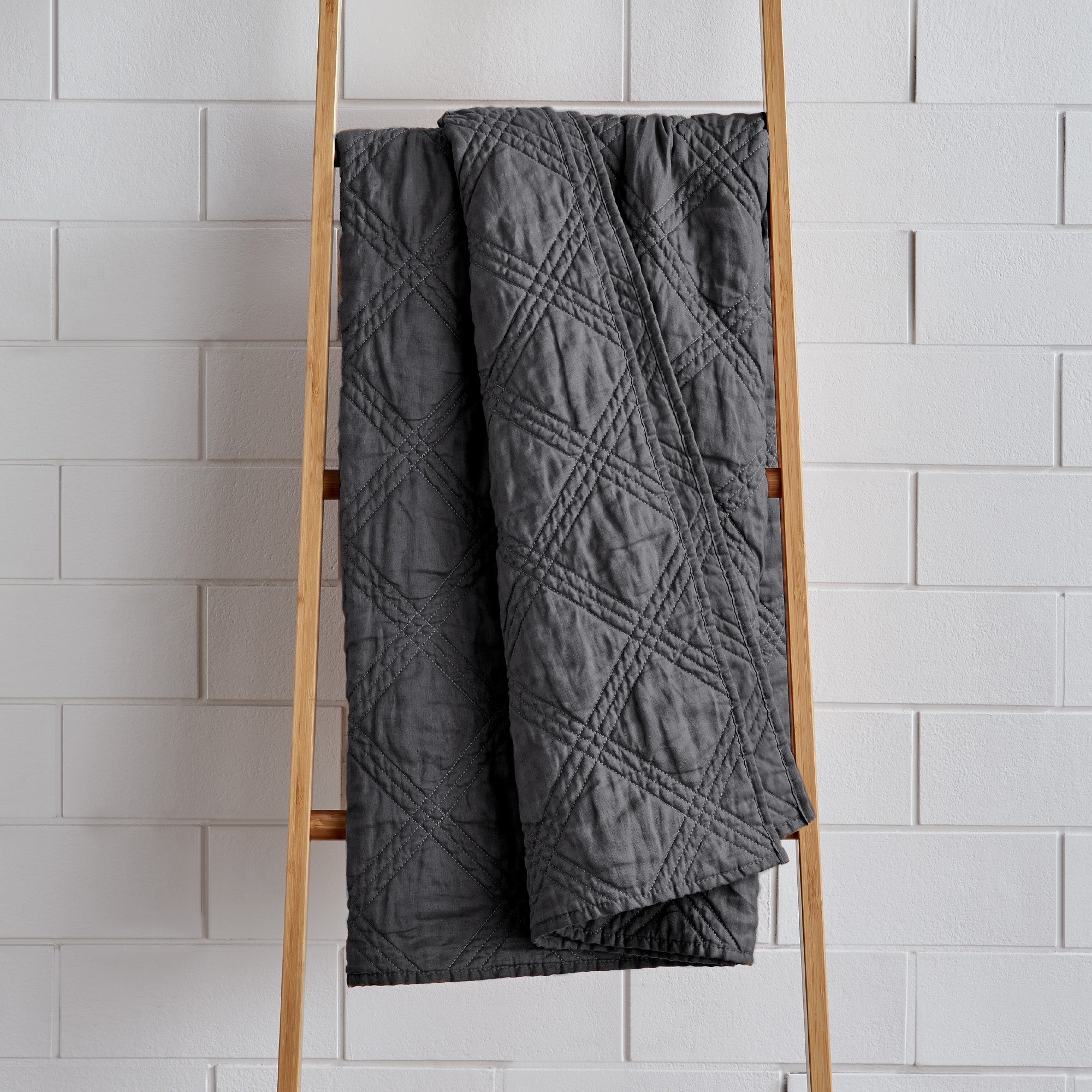 Soft Washed Linen Quilted Throw Blanket - Lightweight & Breathable for All Seasons - Perfect for Sofa, Bed, or Outdoor Picnics