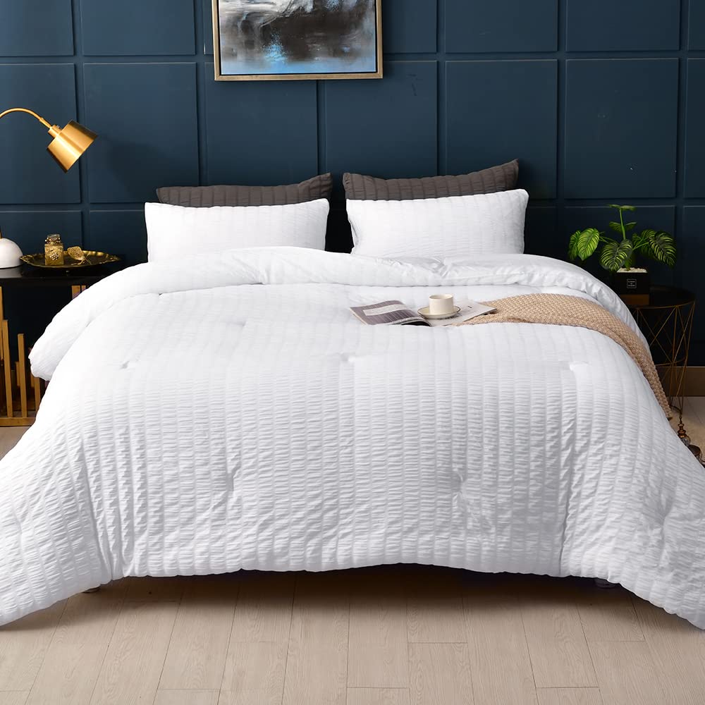 AveLom Seersucker Queen Comforter Set (90x90 inches), 3-Piece 100% Soft Washed Microfiber Lightweight Bedding - All Season Down Alternative Comforter with 2 Pillow Shams, Breathable & Hypoallergenic - Perfect for Master Bedroom, Guest Room, or Dorm Decor (White)