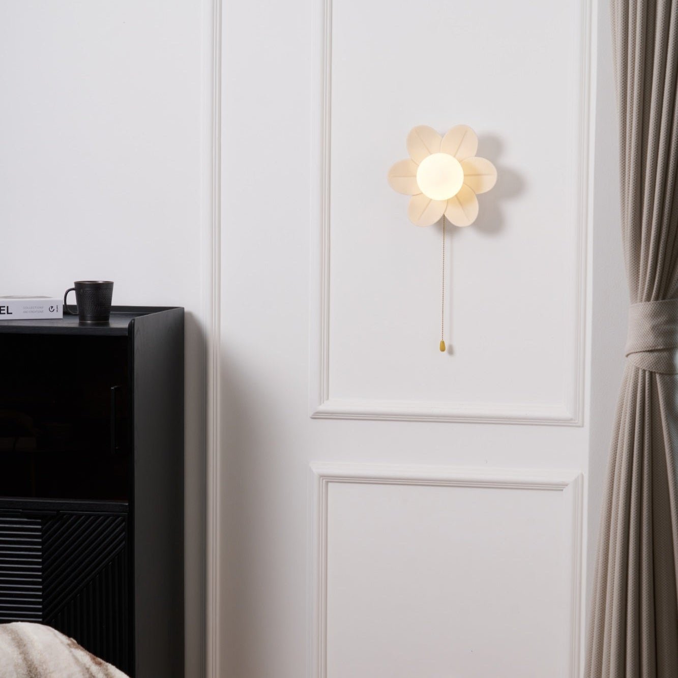 Elegant Floral Wall Lamp - Modern LED Flower Light for Bedroom, Living Room & Nursery - Perfect for Home Decor & Ambient Lighting