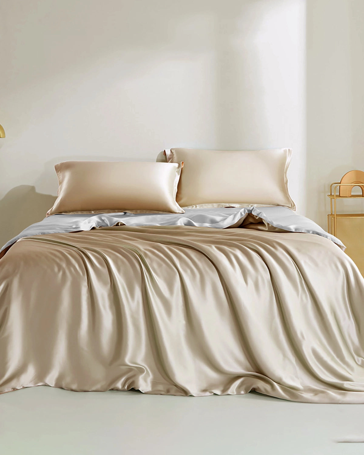 22 Momme Double Color Luxury Silk Bedding Set - 4 Piece Queen Size (Fitted Sheet, Flat Sheet, 2 Pillowcases) - Soft & Breathable for All-Season Comfort - Perfect for Master Bedroom, Guest Room, or Hotel Use