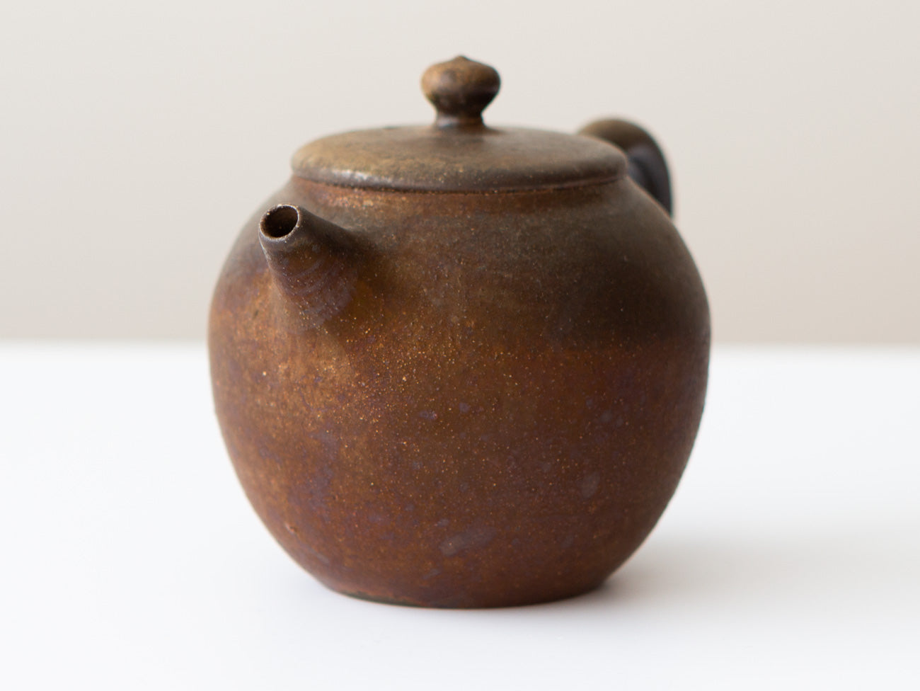 Premium Cast Iron Teapot No.3 - Japanese Tetsubin Style with Enamel Coating for Perfect Tea Brewing - Ideal for Loose Leaf Tea, Herbal Tea & Matcha - Great Gift for Tea Lovers & Home Decor