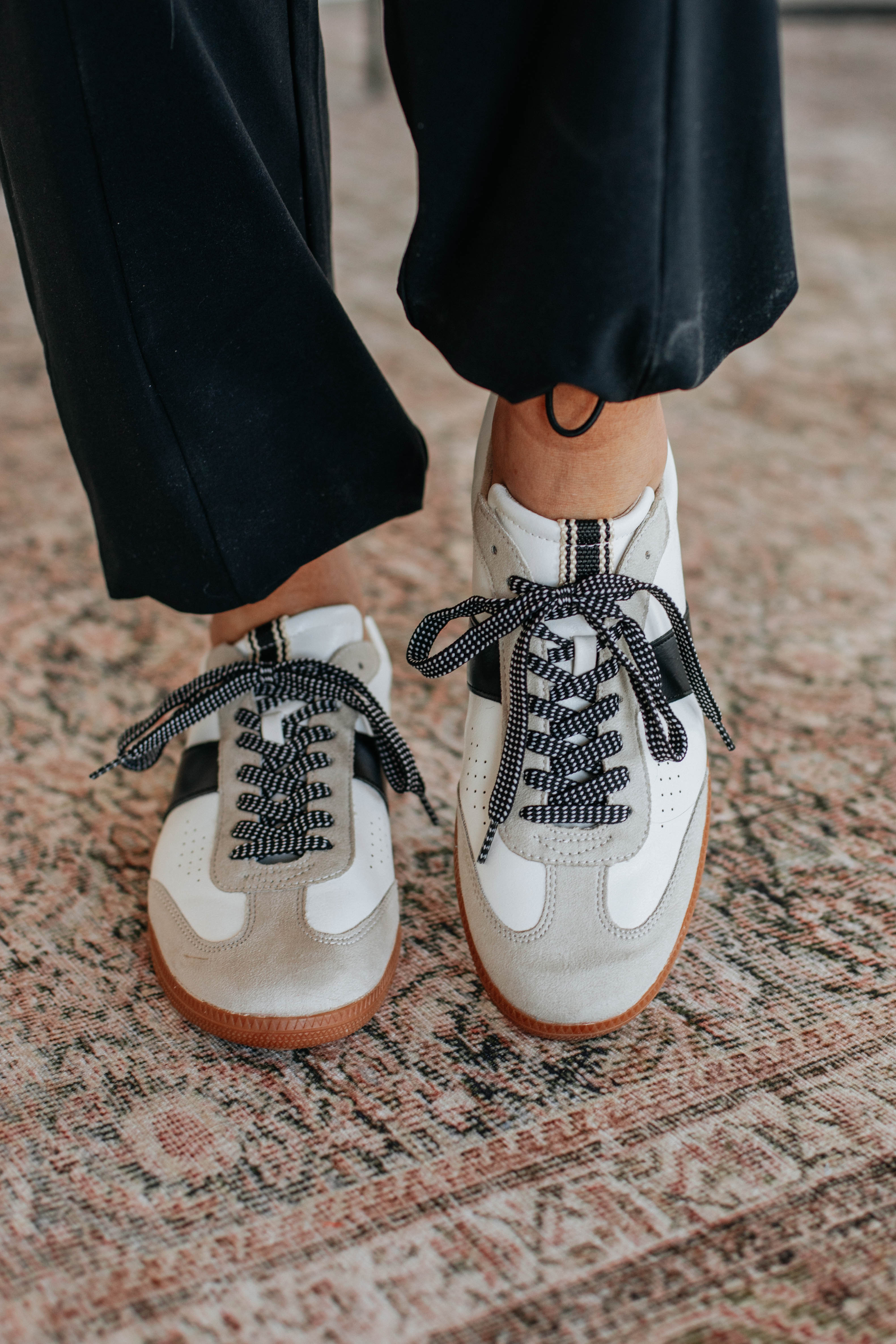 Trendy Sneakers for Women & Men - Comfortable & Stylish Walking Shoes for Running, Gym, Workout & Casual Wear