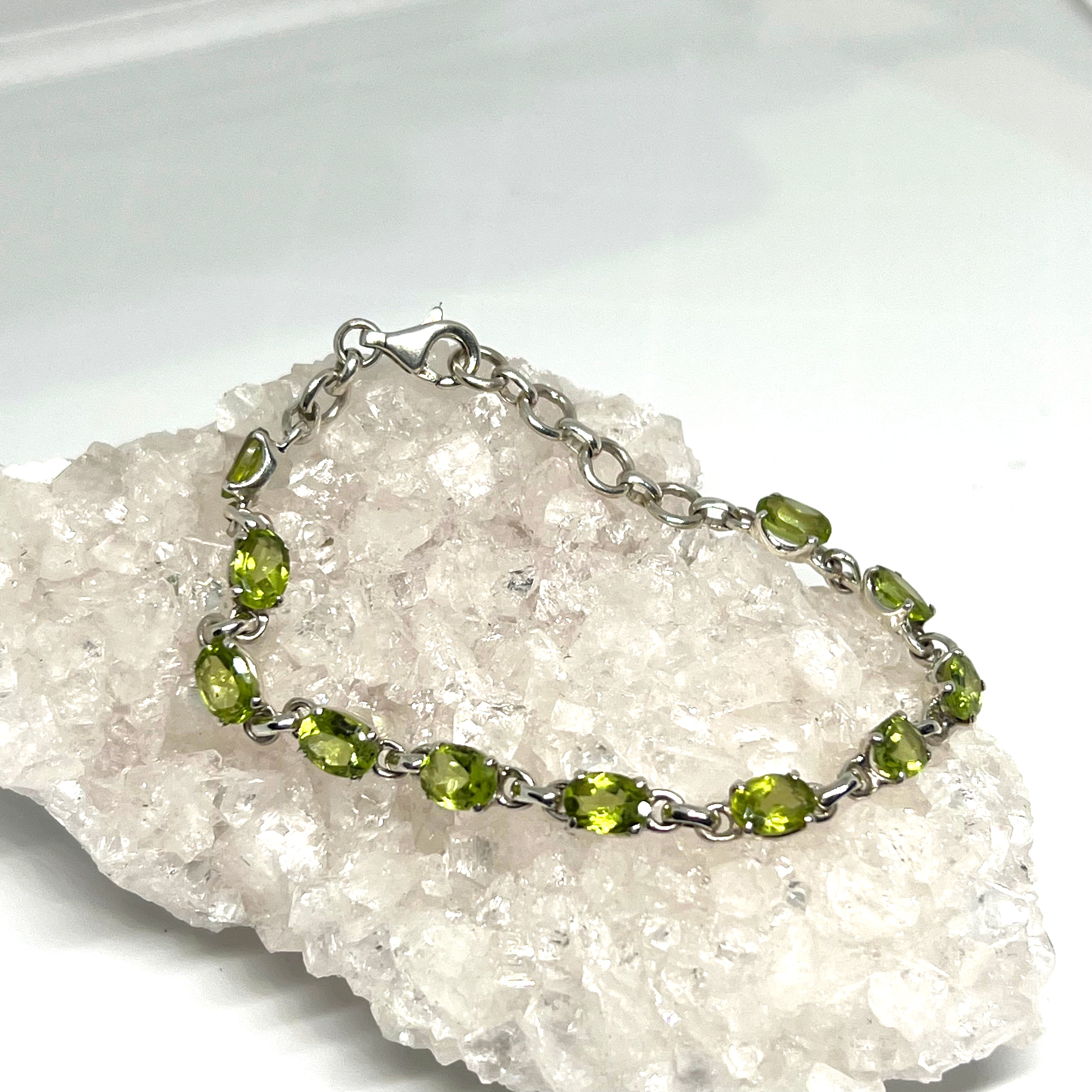 925 Sterling Silver Peridot Faceted Oval Gemstone Bracelet with Crown Setting - Elegant Jewelry for Women, Gift for Her, Perfect for Parties & Special Occasions