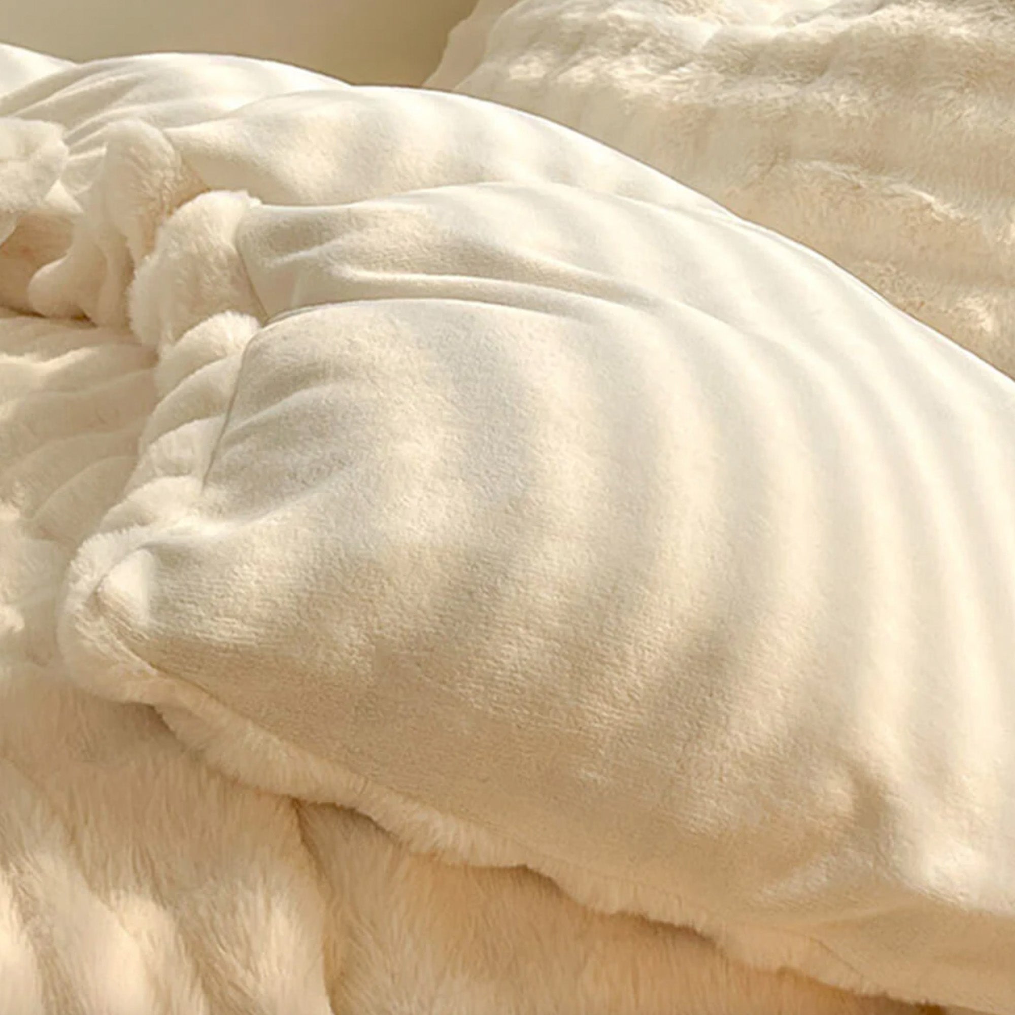 Puffy Comfort Thickened Faux Rabbit Fur Bed Sheet Set - Ultra Soft Winter Bedding for Cozy Nights & Luxury Bedroom Decor