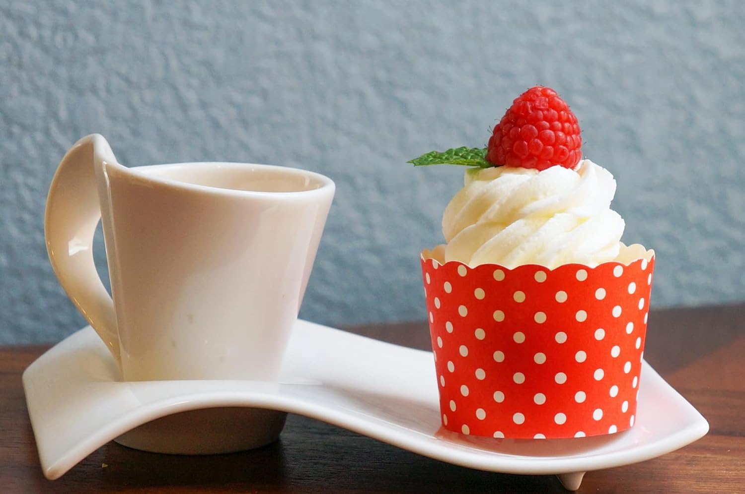 SMARTBUYER 50-Pack Disposable Greaseproof Baking Cups - Large Red Polka Dot Cupcake & Muffin Liners for Baking, Parties, and Home Decor