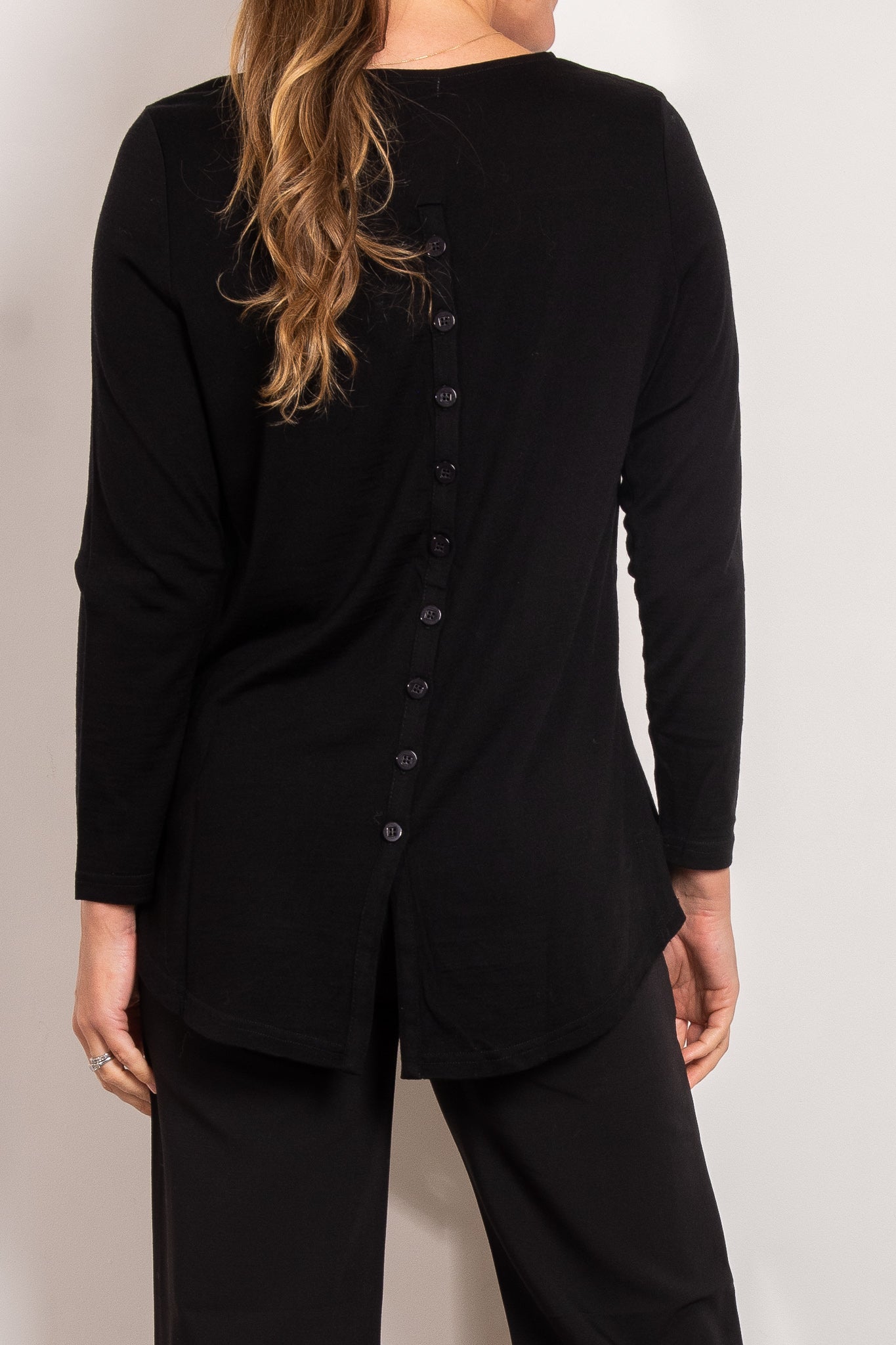 Vassalli Women's Merino Wool Back Button Top - Soft & Comfortable Knitwear for Casual Wear, Layering & Travel