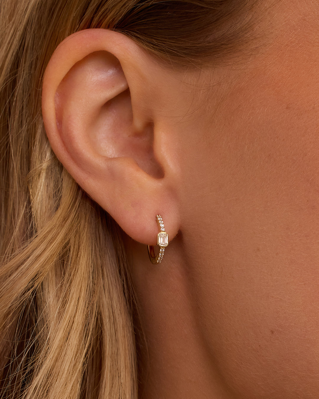 Lab Grown Diamond Emerald Huggie Earrings for Women - Elegant & Hypoallergenic Gold Hoops for Everyday Wear & Special Occasions