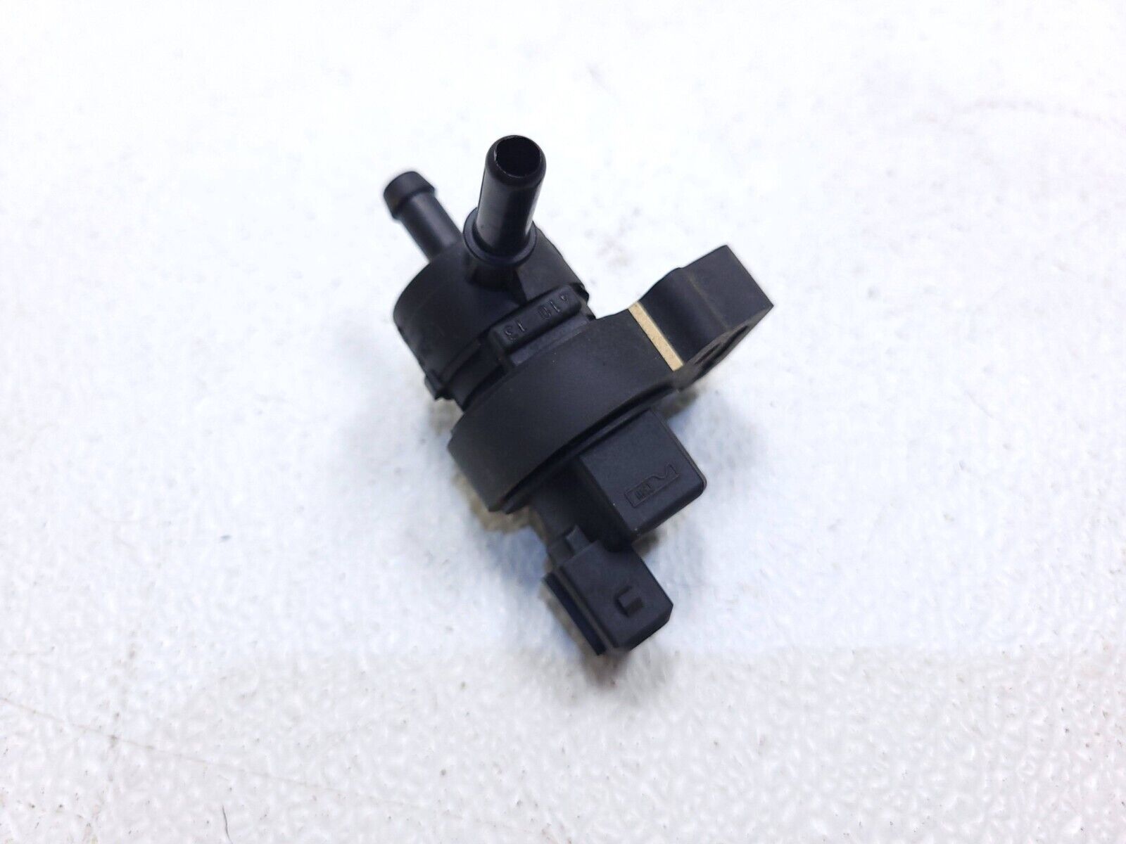 06-11 Mercedes ML500 Purge Solenoid Vacuum Switch Valve OEM Replacement Part - Perfect for Engine Emission Control System Repair & Maintenance