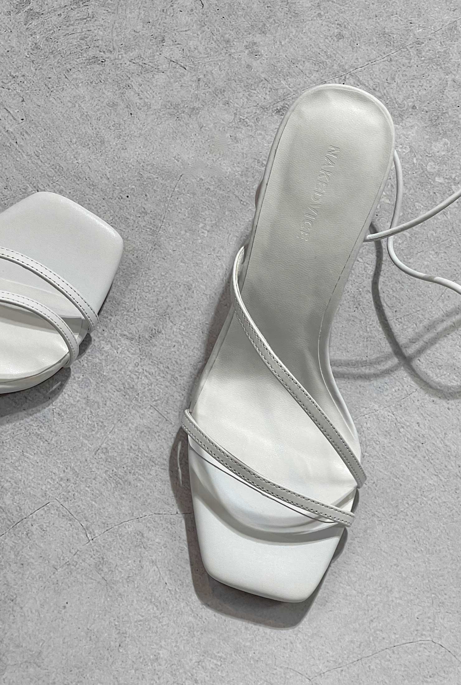 Premium Cyrus Wrap in White - Stylish & Comfortable Winter Scarf for Women & Men - Perfect for Cold Weather, Outdoor Activities & Fashion Accessories