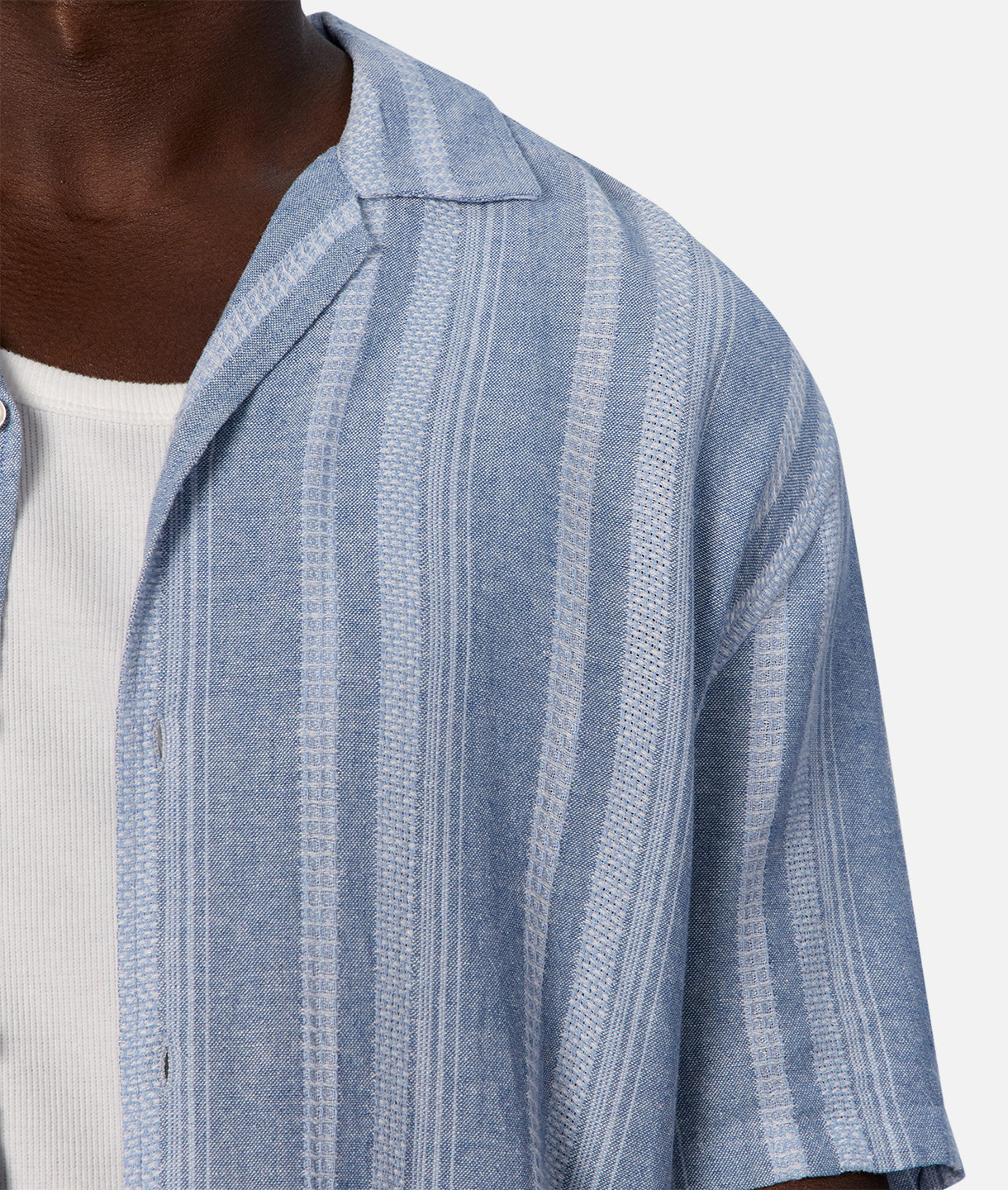 Carisino Short Sleeve Linen Shirt for Men - Breathable Chambray Casual Button Down Shirt - Perfect for Summer, Beach, and Outdoor Activities
