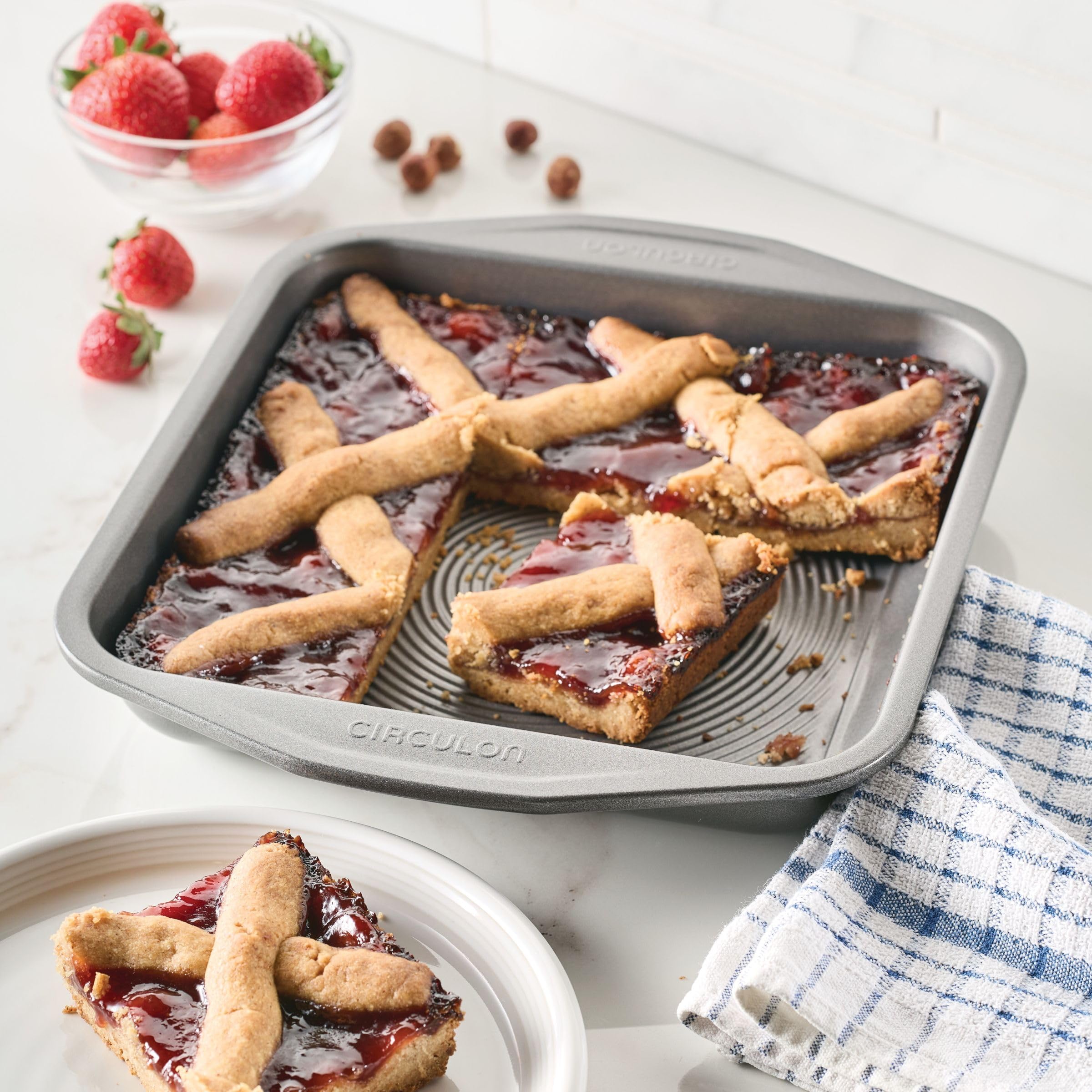 Circulon Total Nonstick Cake Pan - 9 Inch Round Baking Pan for Cakes, Brownies & More - Perfect for Home Baking, Parties & Gifts