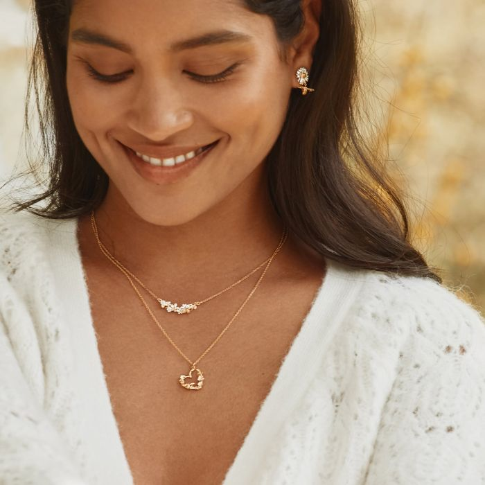 Floral Heart Necklace with Tiny Bee Charm - Elegant Dainty Jewelry for Women, Perfect for Valentine's Day Gifts & Everyday Wear