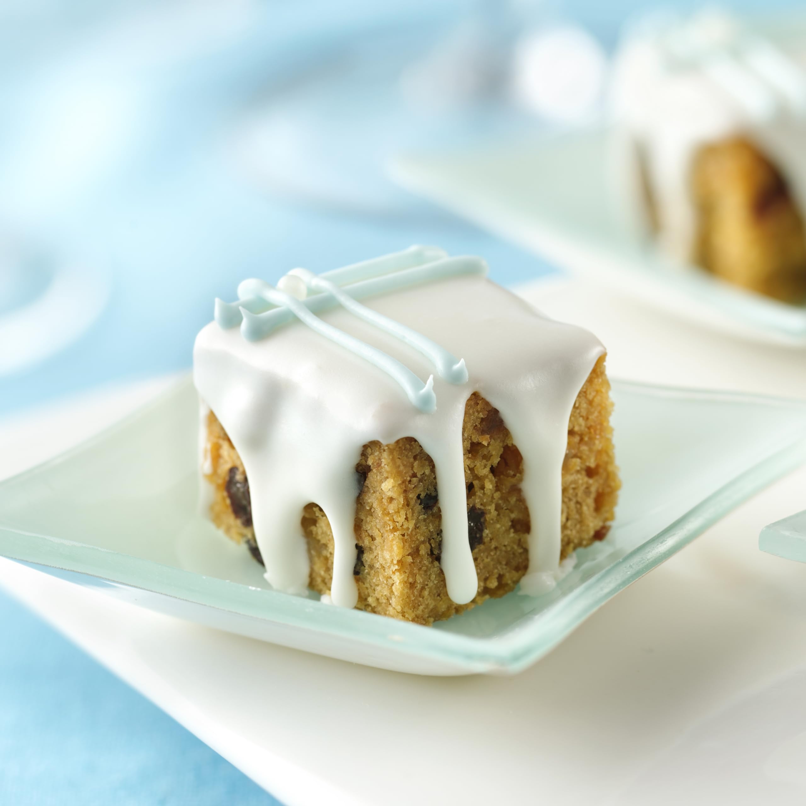 Betty Crocker Gluten Free Rich & Creamy White Frosting - 16 oz (Pack of 8) - Perfect for Cakes, Cupcakes & Desserts - Dairy Free & Vegan Friendly Baking Icing