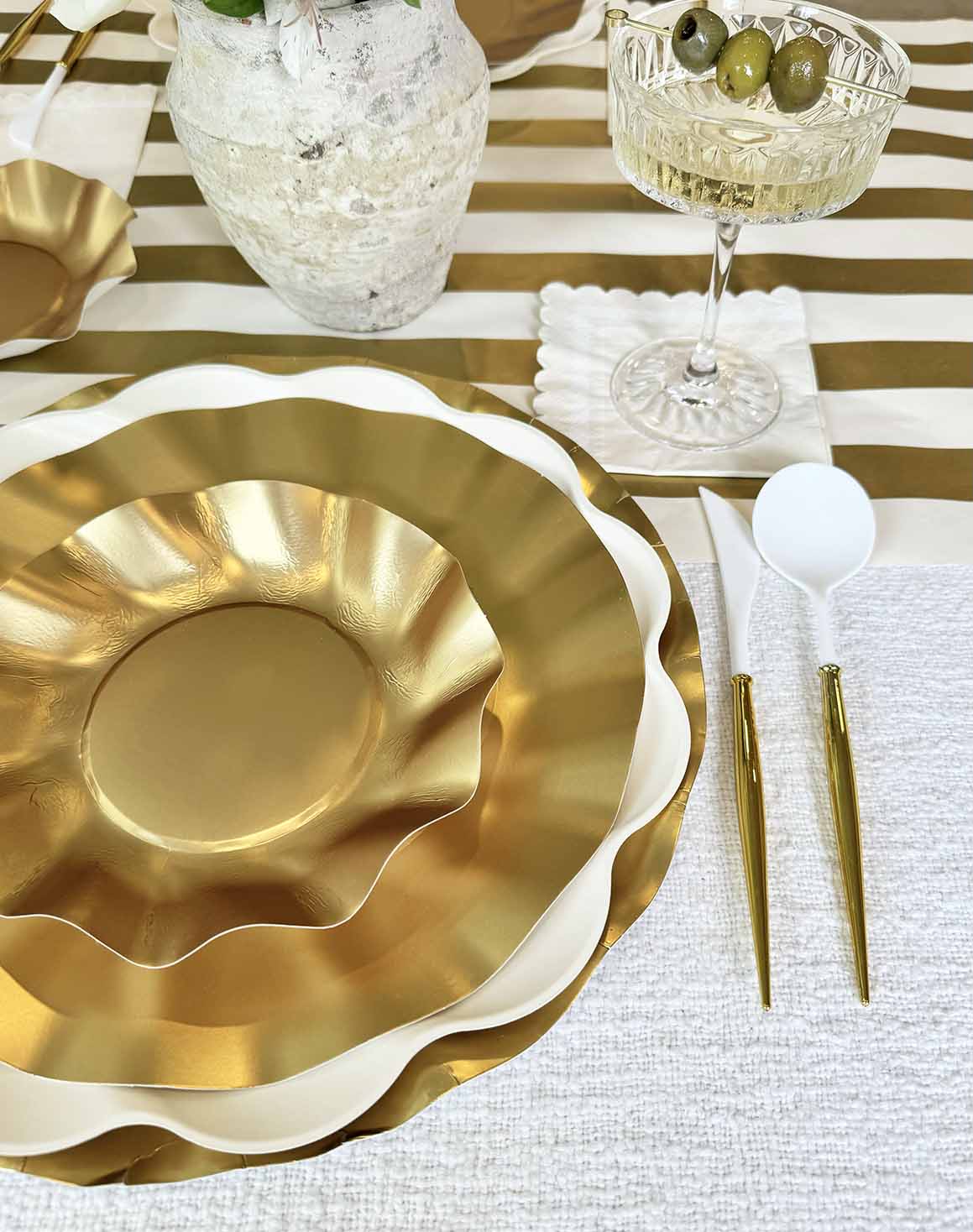 Elegant Cream & Gold Table Setting for Weddings, Parties & Special Occasions - Premium Dinnerware Set for Stylish Home Decor