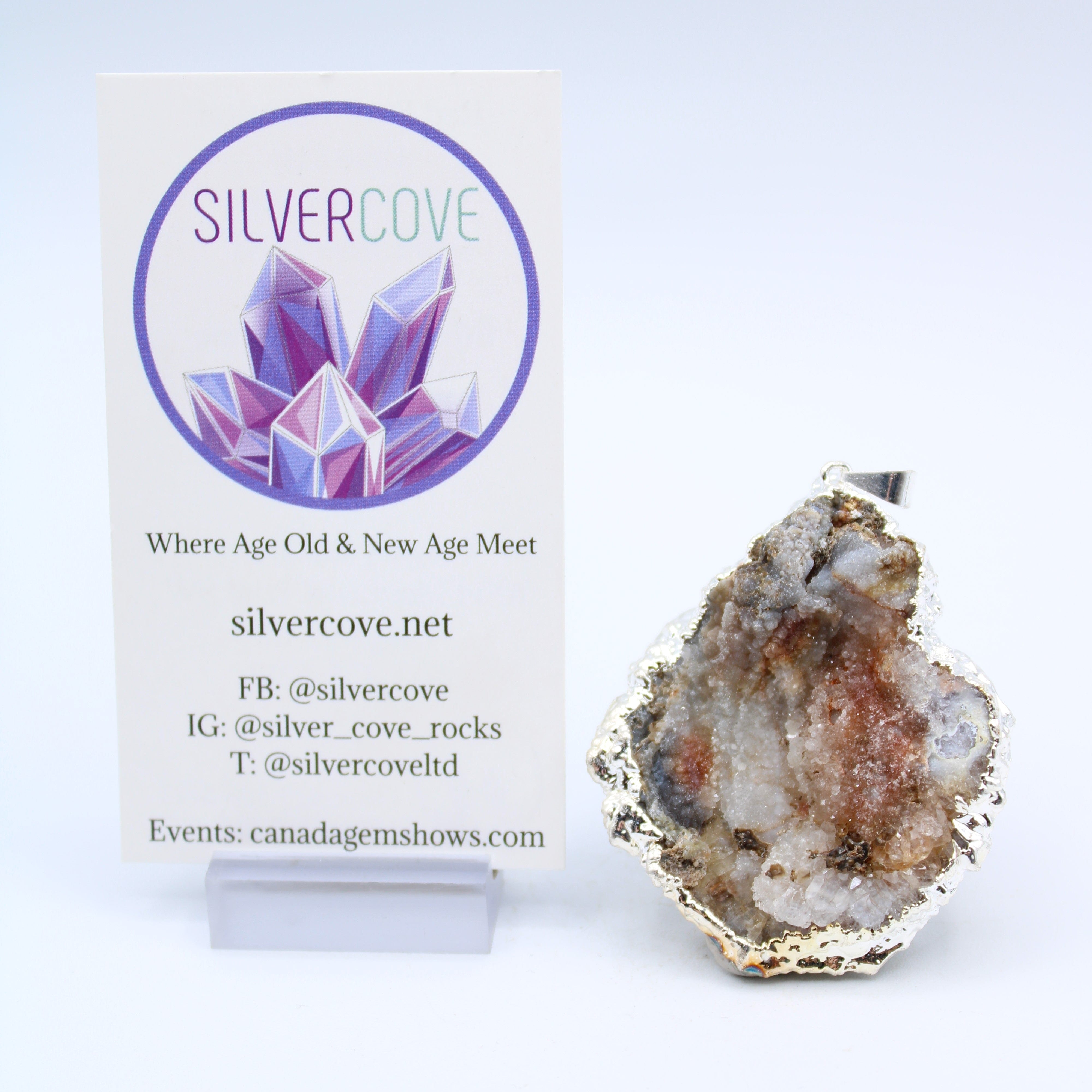 Natural Chalcedony Conch Shell Pendant Necklace – Handmade Boho Beach Jewelry for Women, Gift for Her | Perfect for Summer Vacations, Beach Weddings & Boho Fashion