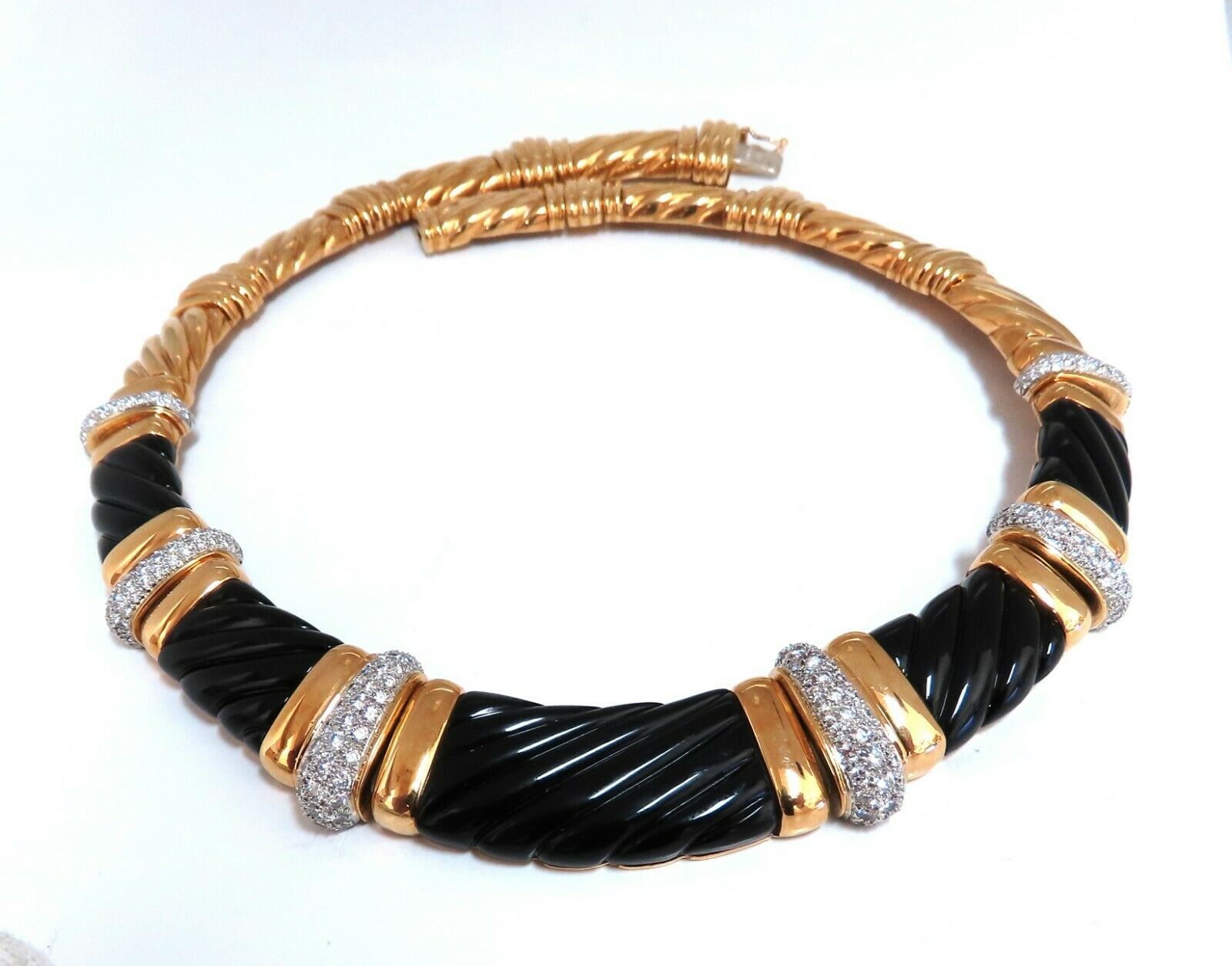 6.00ct Diamond & Jet Black Onyx Pendant Necklace - 18K Gold Wavy Design Jewelry for Women - Perfect for Evening Parties, Weddings & Special Occasions