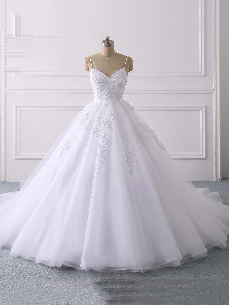 Elegant Lace Applique Ball Gown Wedding Dress with Spaghetti Straps - Perfect for Bridal, Prom, and Formal Evening Events