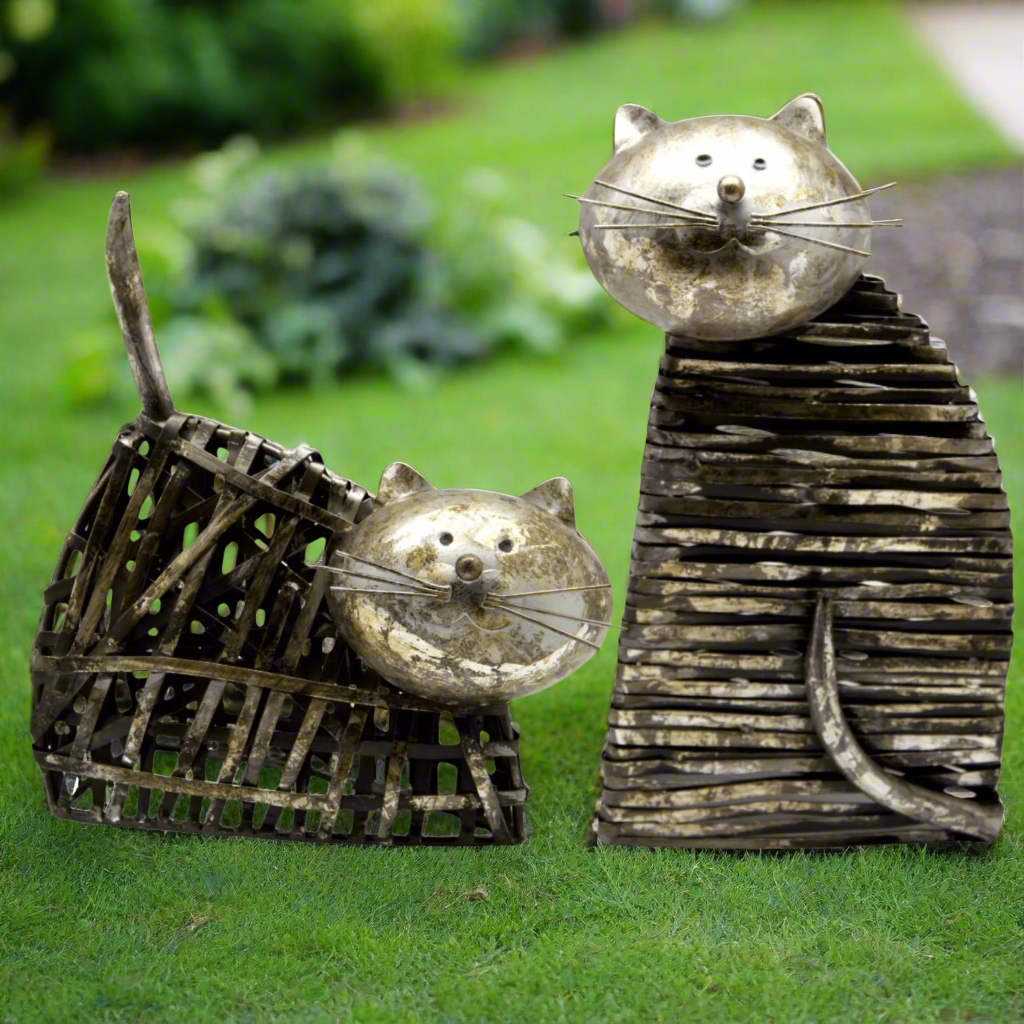 Premium Metal Cat Sculpture - Elegant Home Decor for Living Room, Office, or Garden - Durable & Stylish Animal Statue Gift Idea
