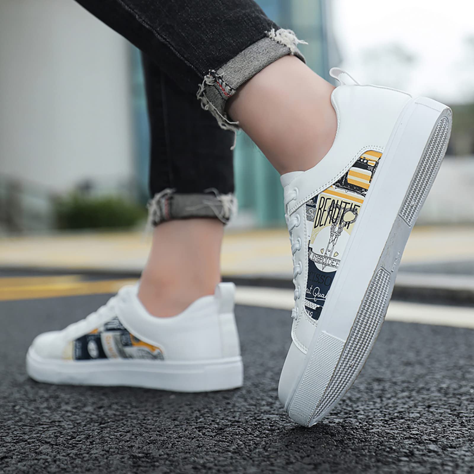 **IQYU Men's Retro Skate Shoes - Lightweight Flat Casual Sneakers for Outdoor, Motorcycle & Streetwear Style - Trendy White Small Size 39 for Men**