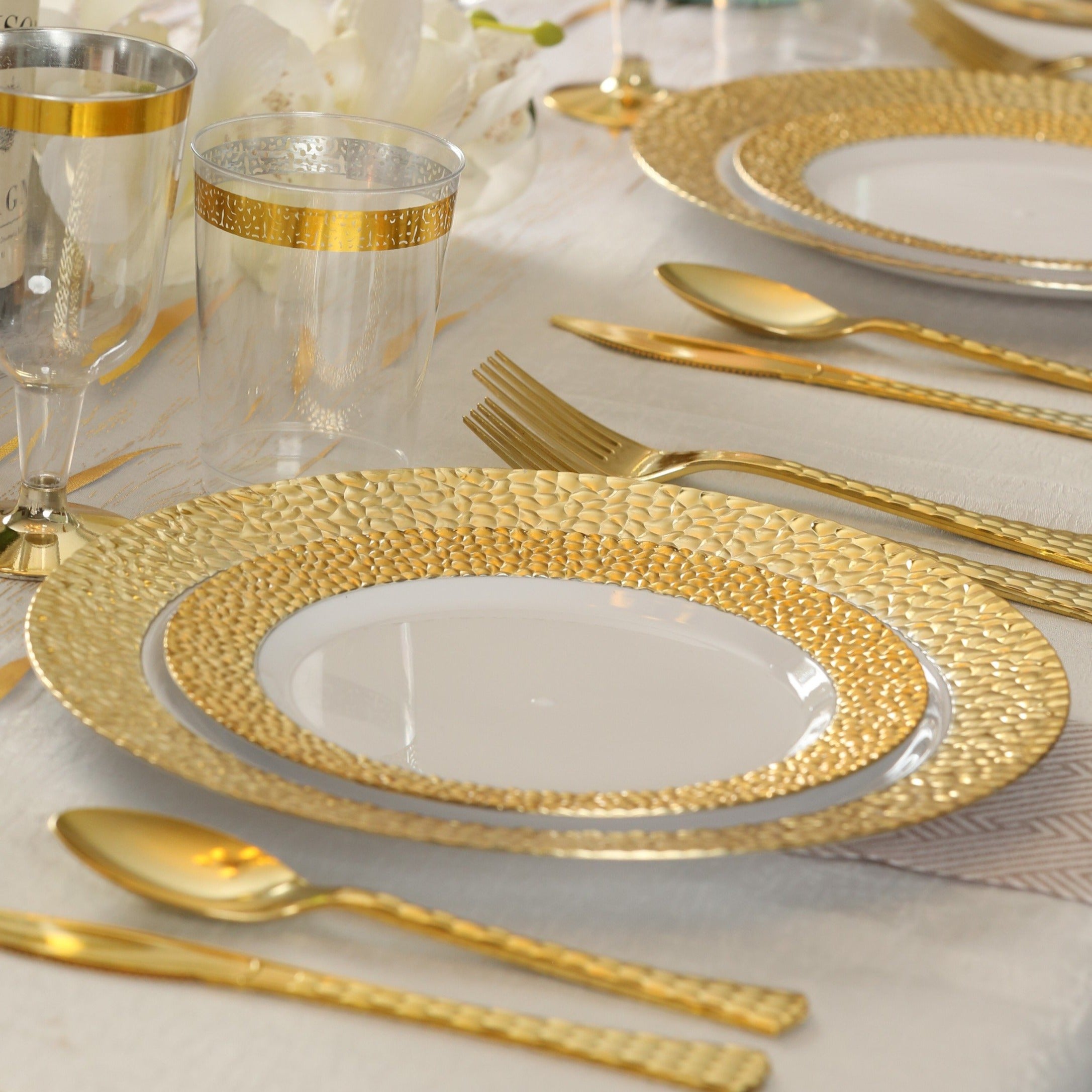 100-Piece White and Gold Round Plastic Dinnerware Set - Elegant Hammered Design for 20 Guests - Perfect for Weddings, Parties, and Outdoor Events