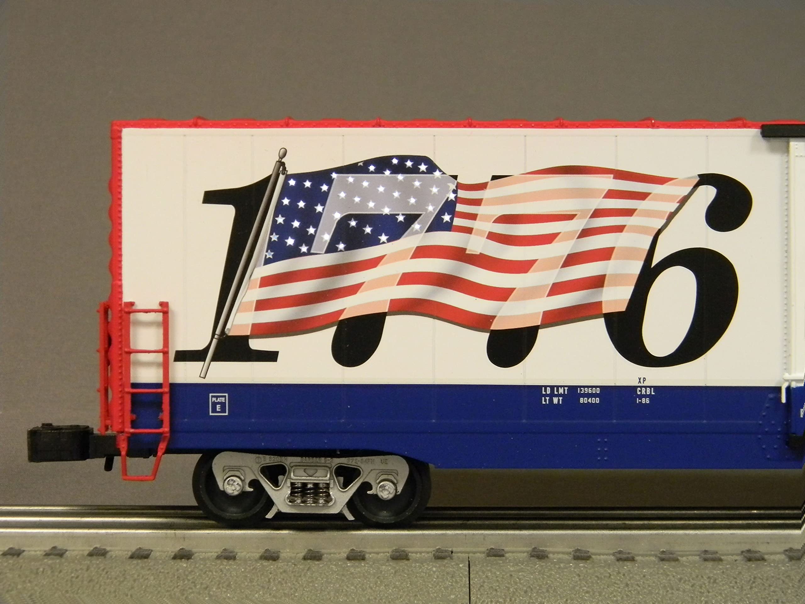 Lionel I Love USA LED Flag 60' BOXCAR - American Patriotic Model Train Car with LED Lights for Holiday Decorations & Railroad Displays