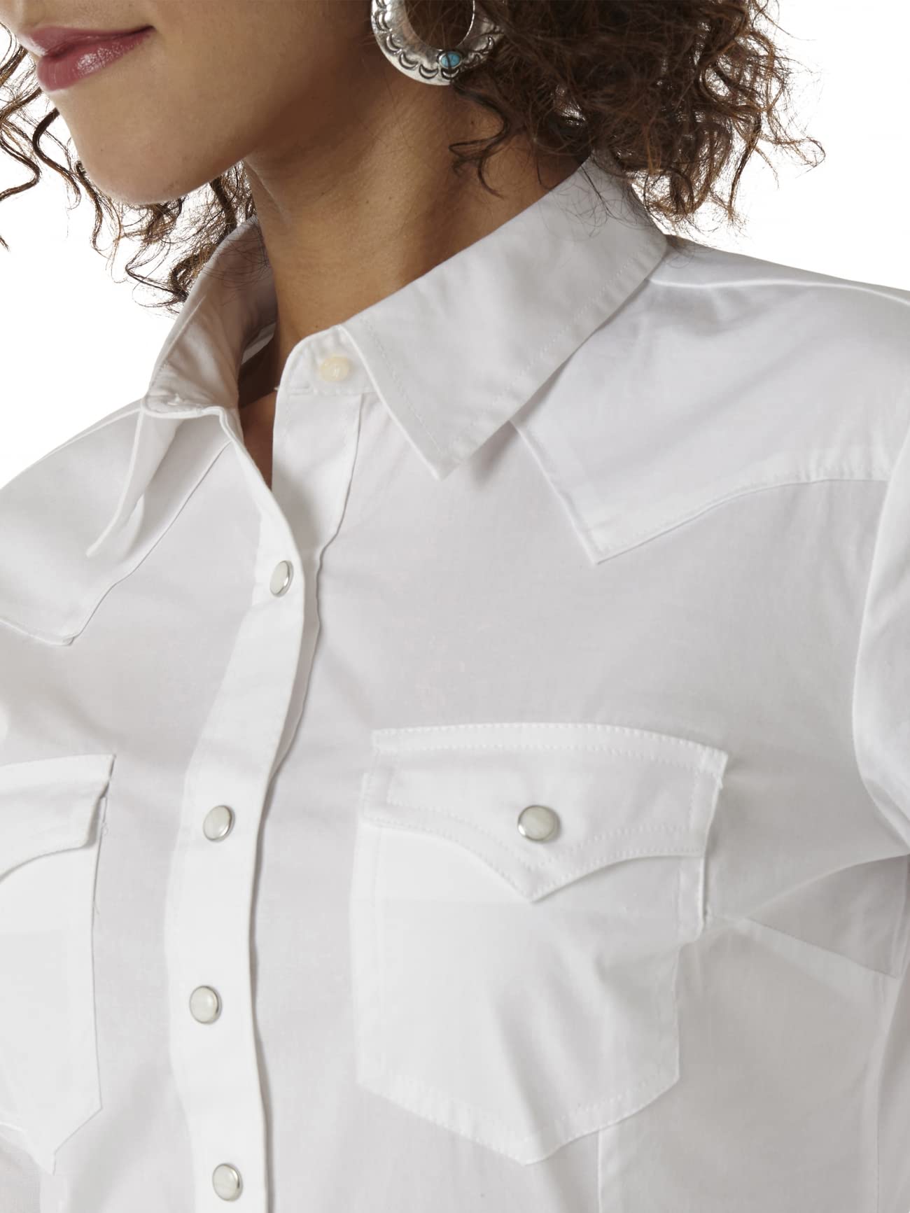 Wrangler Women's Western Two Pocket Snap Shirt - Stylish Casual Button Down Top for Cowgirl, Rodeo & Outdoor Adventures
