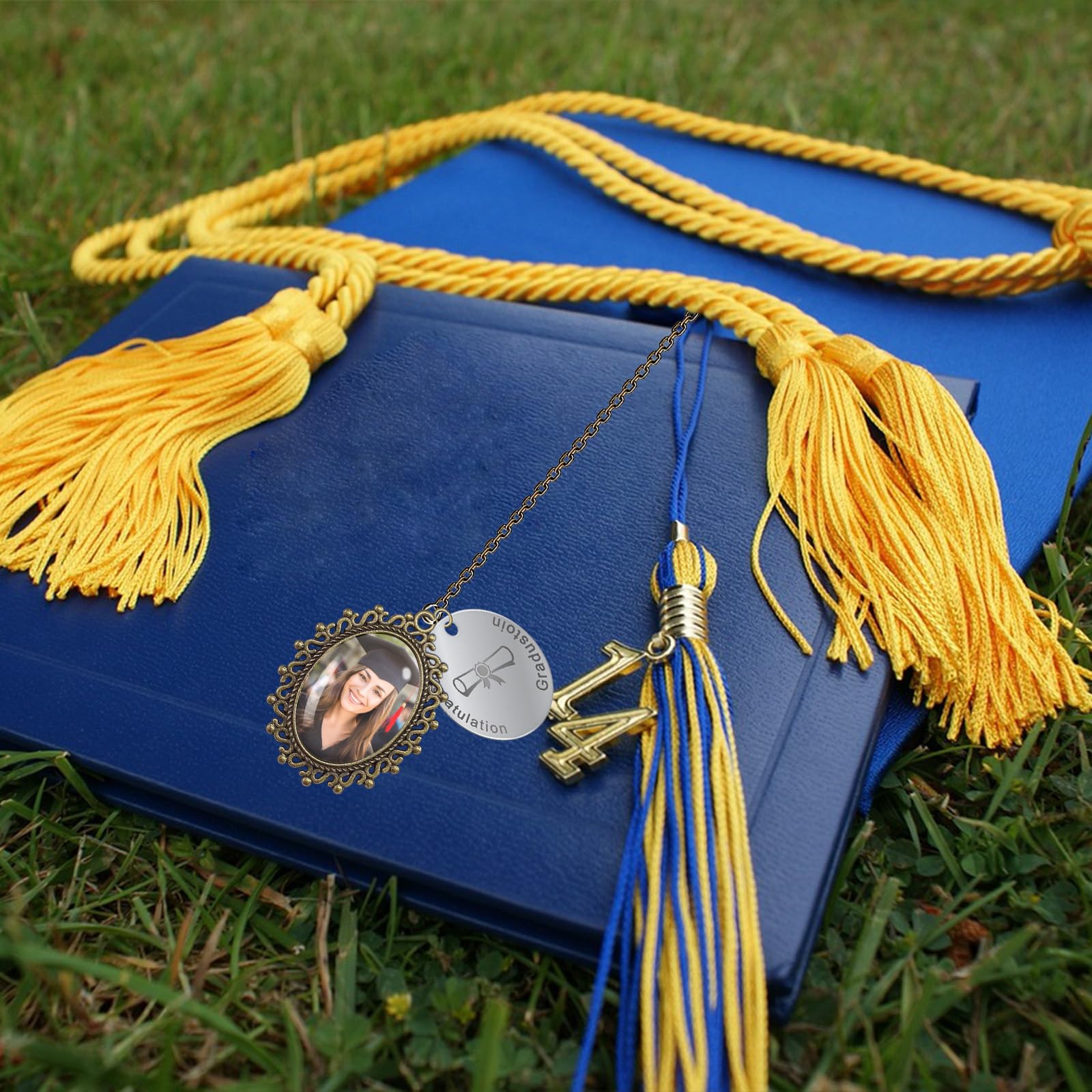 **2024 Custom Graduation Cap Charm - Personalized Photo Memorial Keepsake for College Graduation Gifts (Him/Her) - Unique Cap Tassel Decor for Graduation Ceremony & Photo Displays**