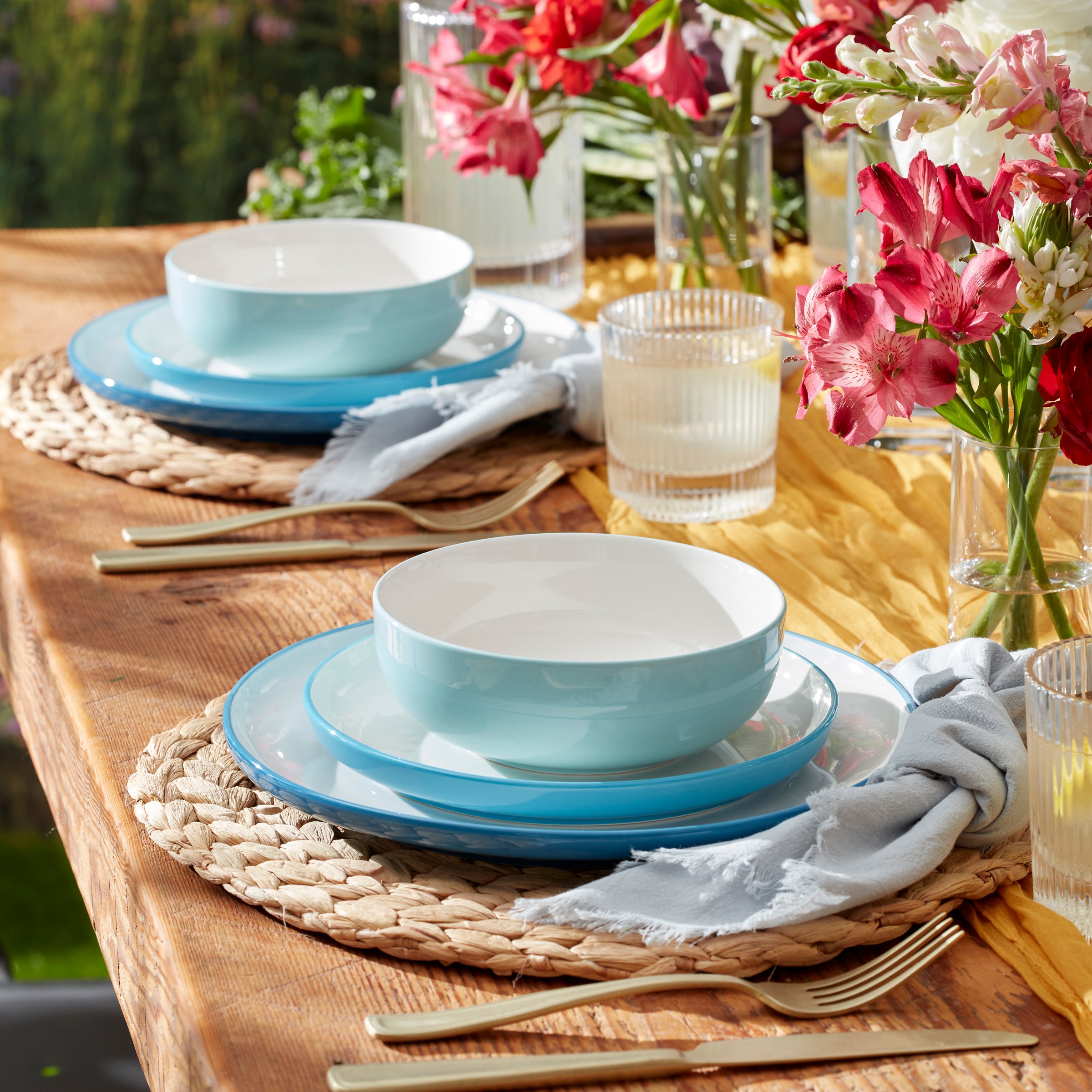 24-Piece Turquoise Dinnerware Set - 7 Vibrant Colors, Durable Porcelain Plates, Bowls & Mugs - Perfect for Family Dinners, Parties & Restaurant Use