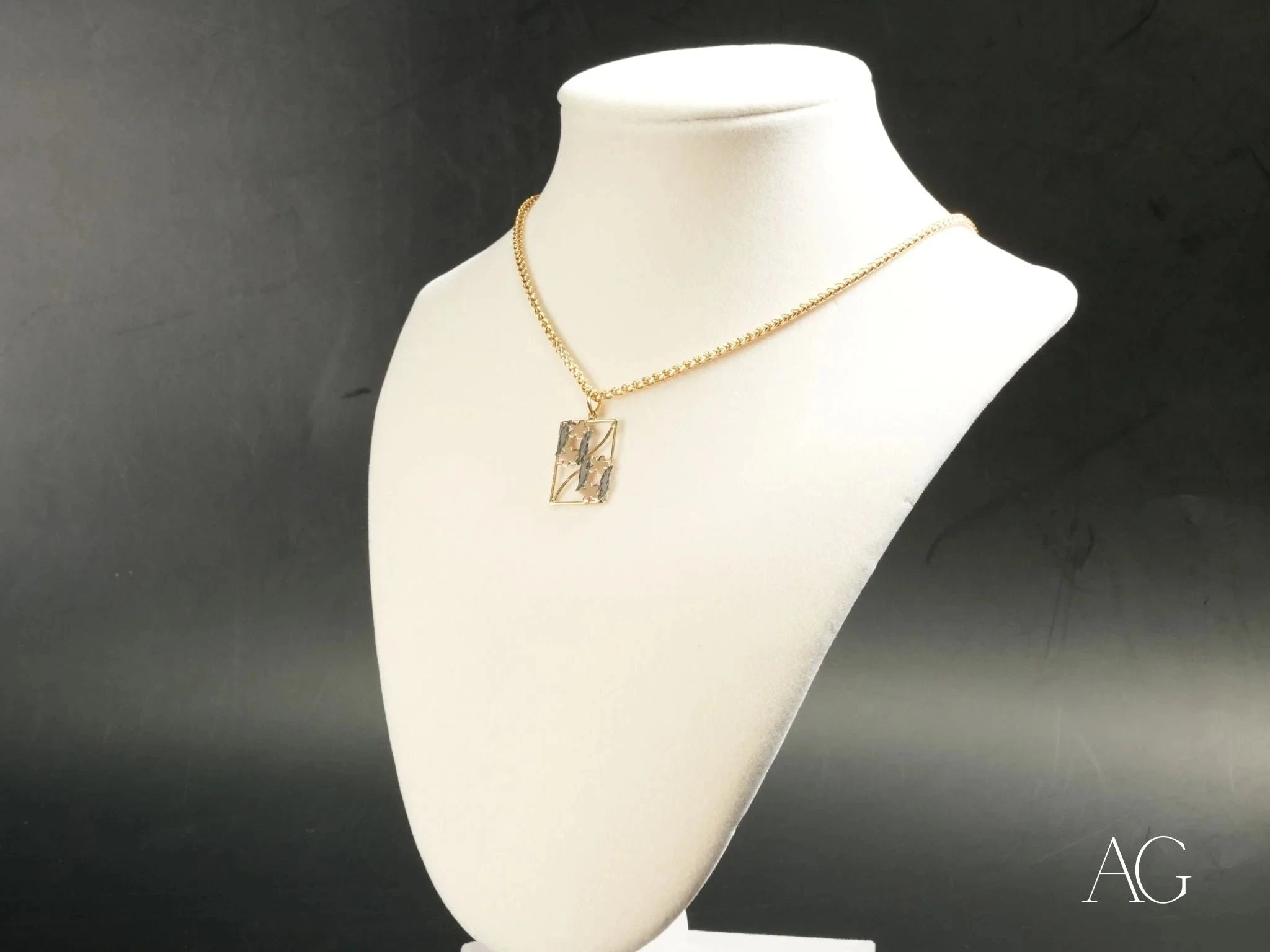 Golden Bloom Flower Pendant Necklace - Elegant Floral Jewelry for Women - Perfect Gift for Birthday, Anniversary & Valentine's Day - Wear to Parties, Weddings & Special Occasions