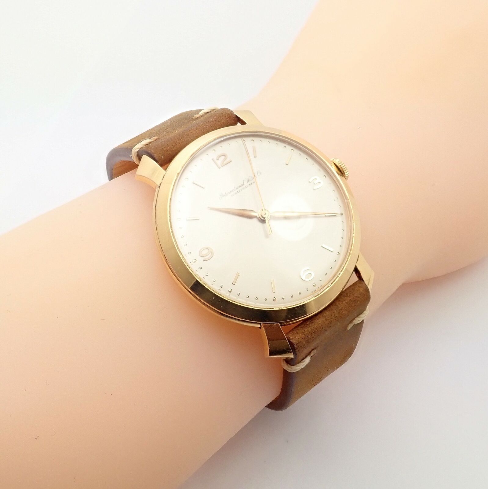 Authentic IWC Schaffhausen 18k Yellow Gold Manual Wind Men's Luxury Watch - Perfect for Business, Formal Events & Collectors