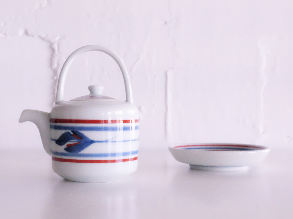 Premium Red Line & Mitsuba Pattern Soy Sauce Server with Saucer - Baizan Gama Ceramic Dish for Sushi, Sashimi & Japanese Dining