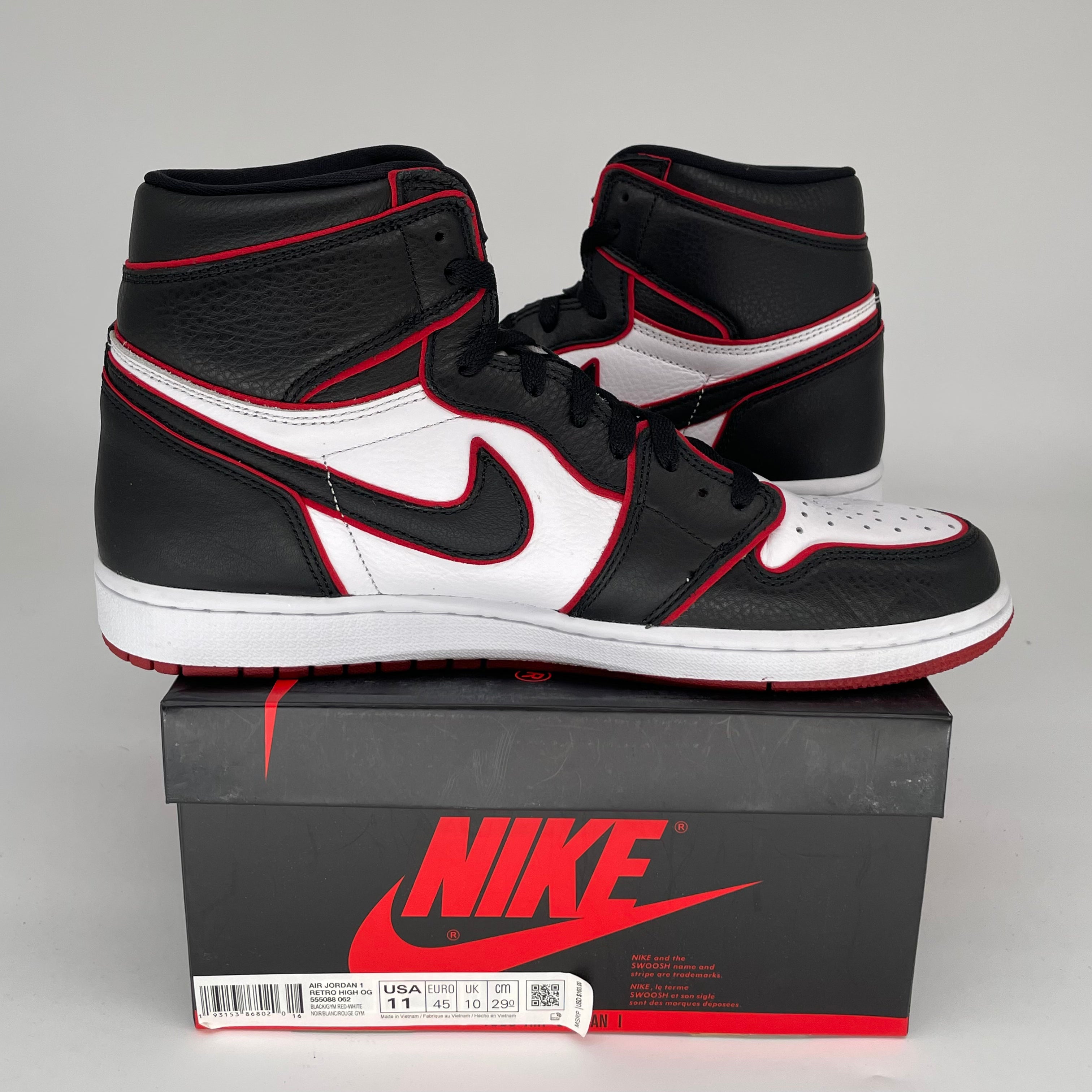 AIR JORDAN 1 BLOODLINE Men's Basketball Shoes Size 11 - 555088-062 | Retro High OG Sneakers for Streetwear & Casual Outfits