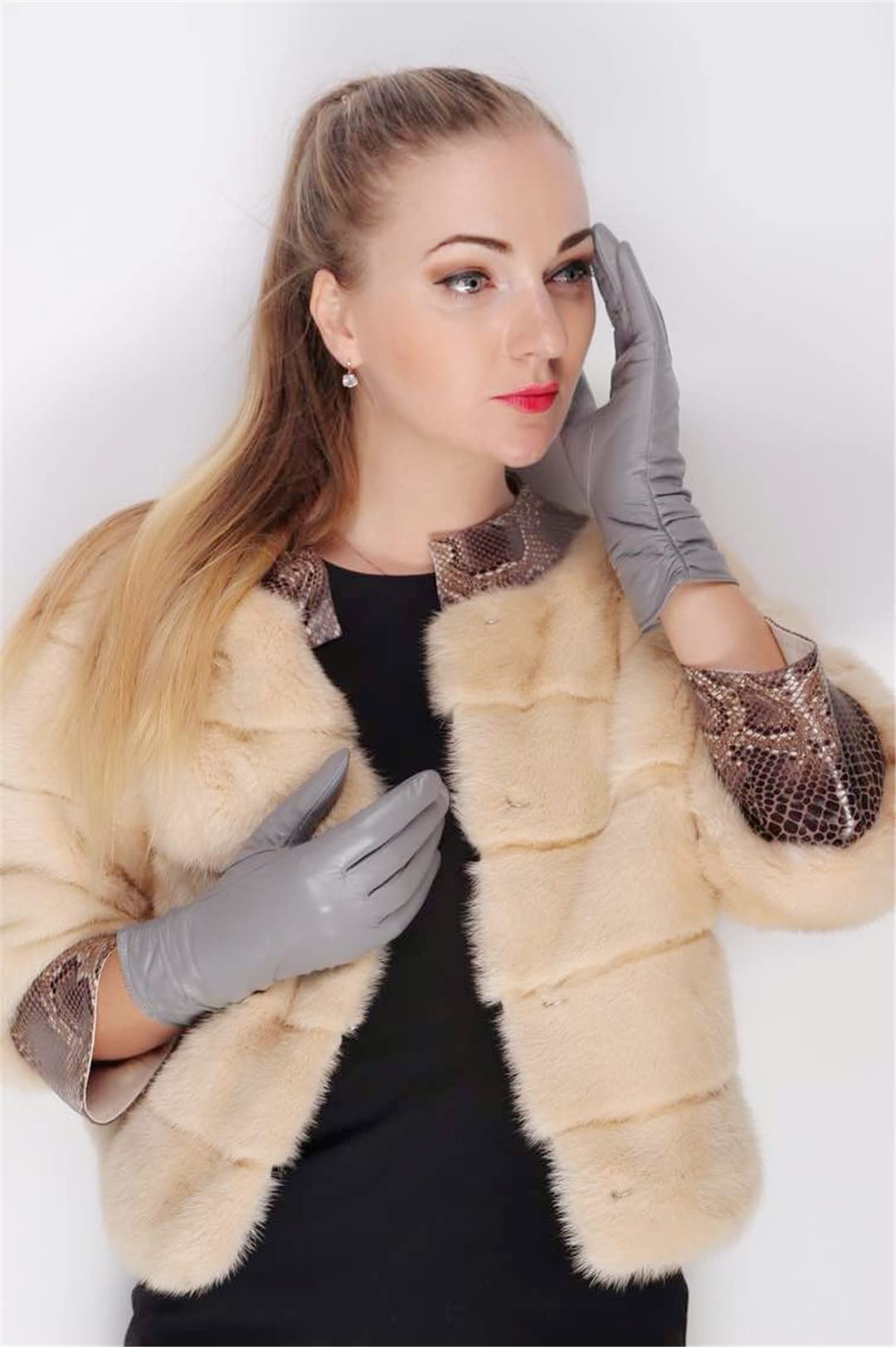 Premium Light Gray Women's Sheepskin Leather Gloves - Winter Warm Mittens for Ladies | Fashionable & Soft Touch | Perfect for Cold Weather, Outdoor Activities & Holiday Gifts