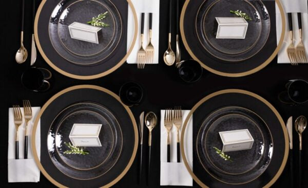 32-Piece Clear Hammered Round Plastic Dinnerware Set - Shatterproof BPA-Free Dinner Plates & Bowls (16 Servings) - Perfect for Outdoor Picnics, BBQs, and Party Events