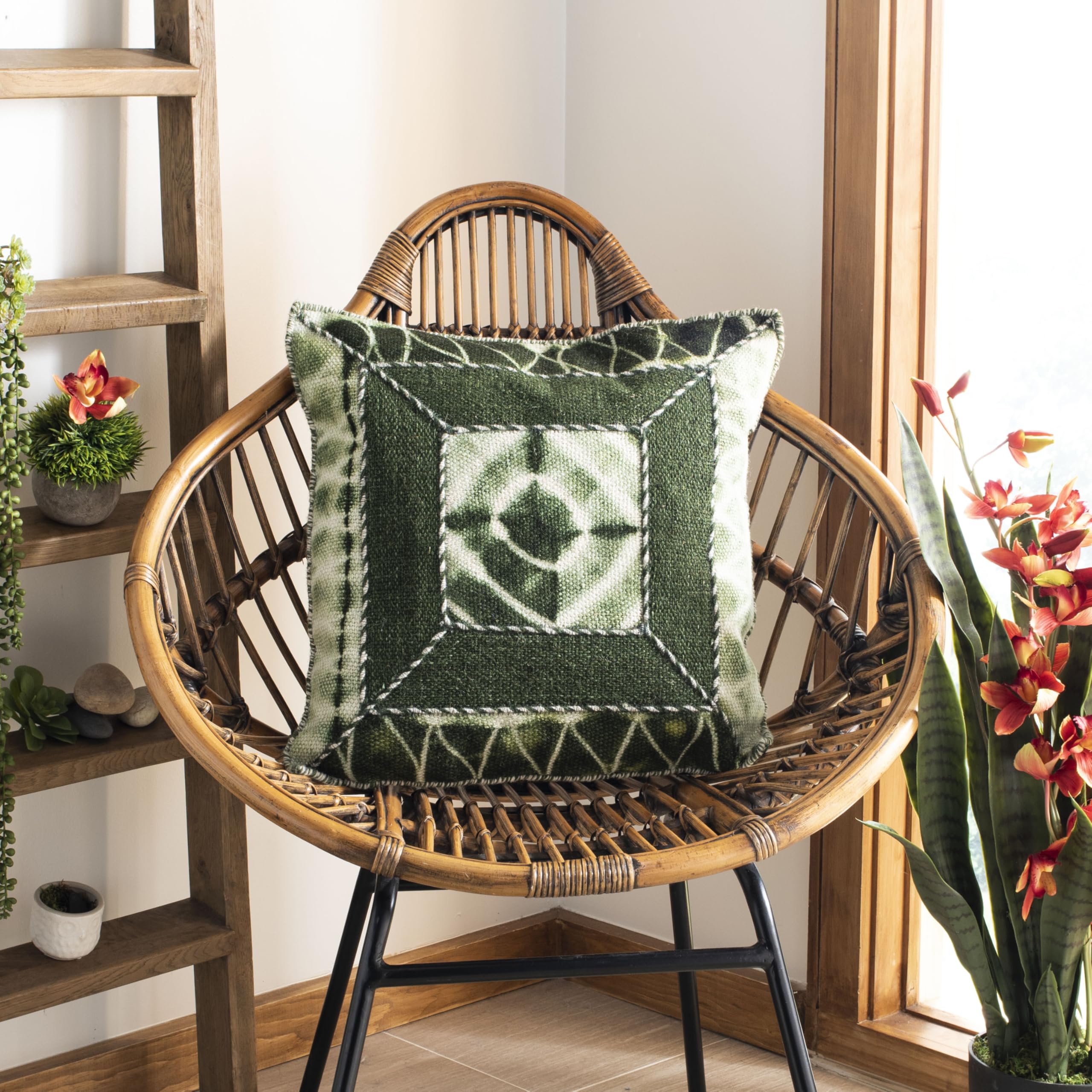 SAFAVIEH Dip-Dye Patch Cilantro Throw Pillows Set of 2 - 20 Inch Square Decorative Pillow Covers for Sofa, Bed & Living Room - Modern Boho Home Decor Accent