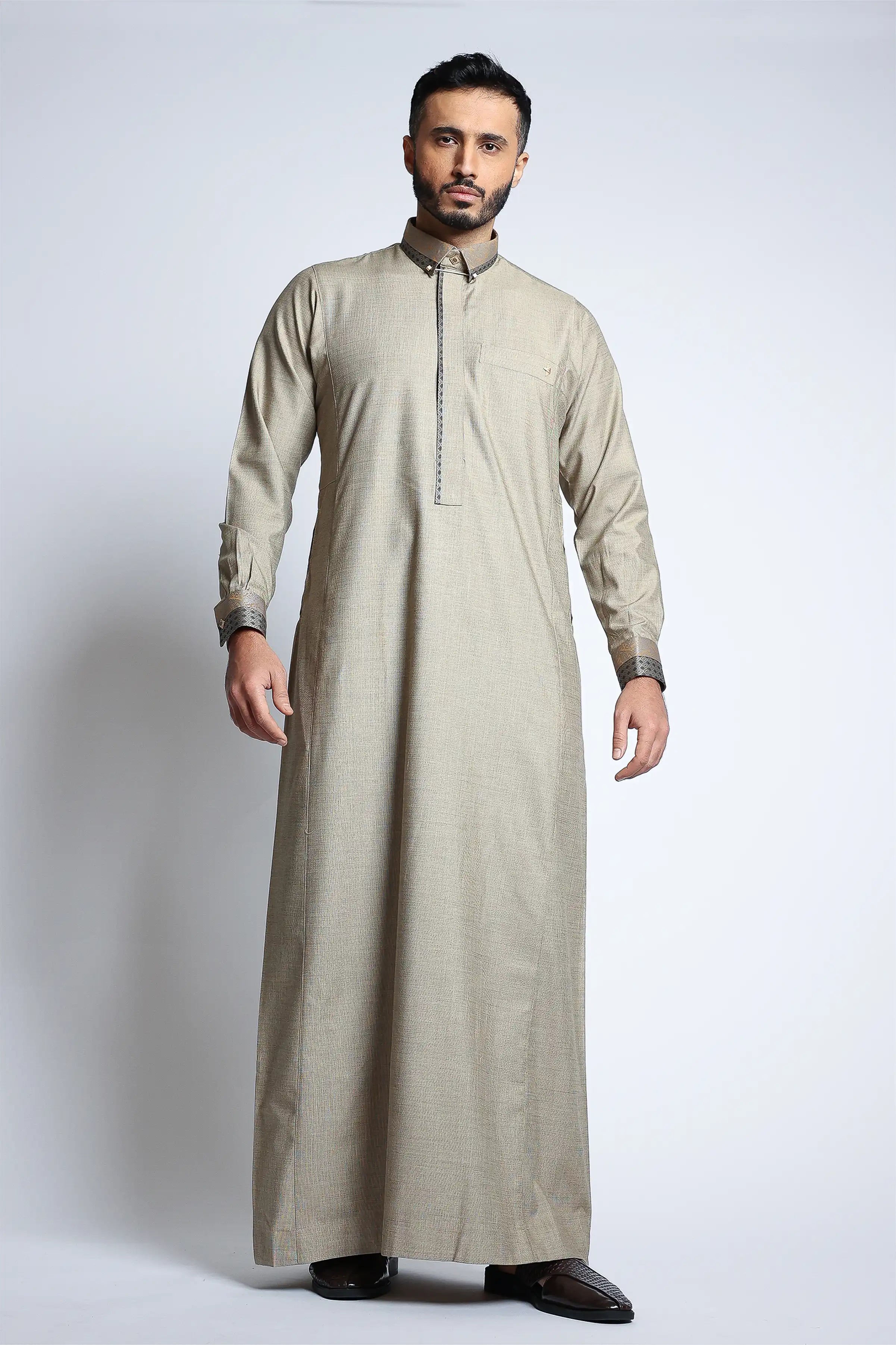 J136 C4 Blanc Thobe - Premium White Thobe for Men | Traditional Islamic Robe for Prayer, Eid & Special Occasions