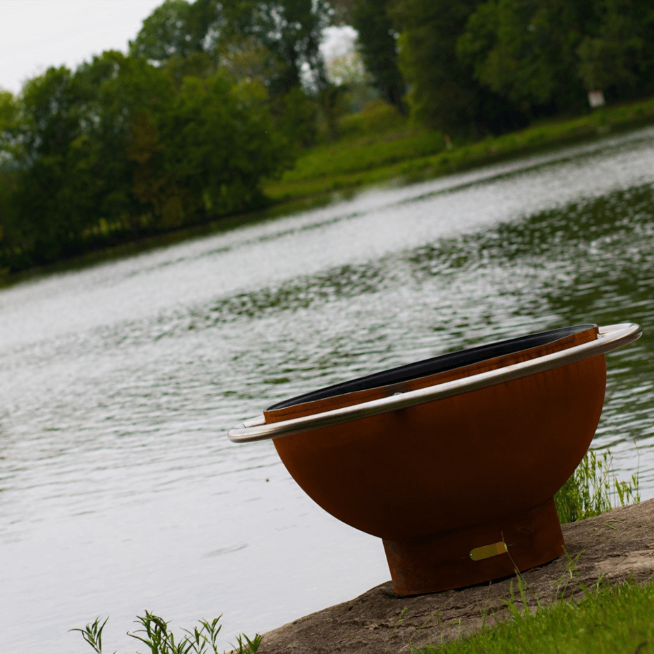 Bella Luna Outdoor Metal Fire Pit Bowl - Portable & Rust-Resistant for Backyard, Patio, Camping & Bonfire Nights