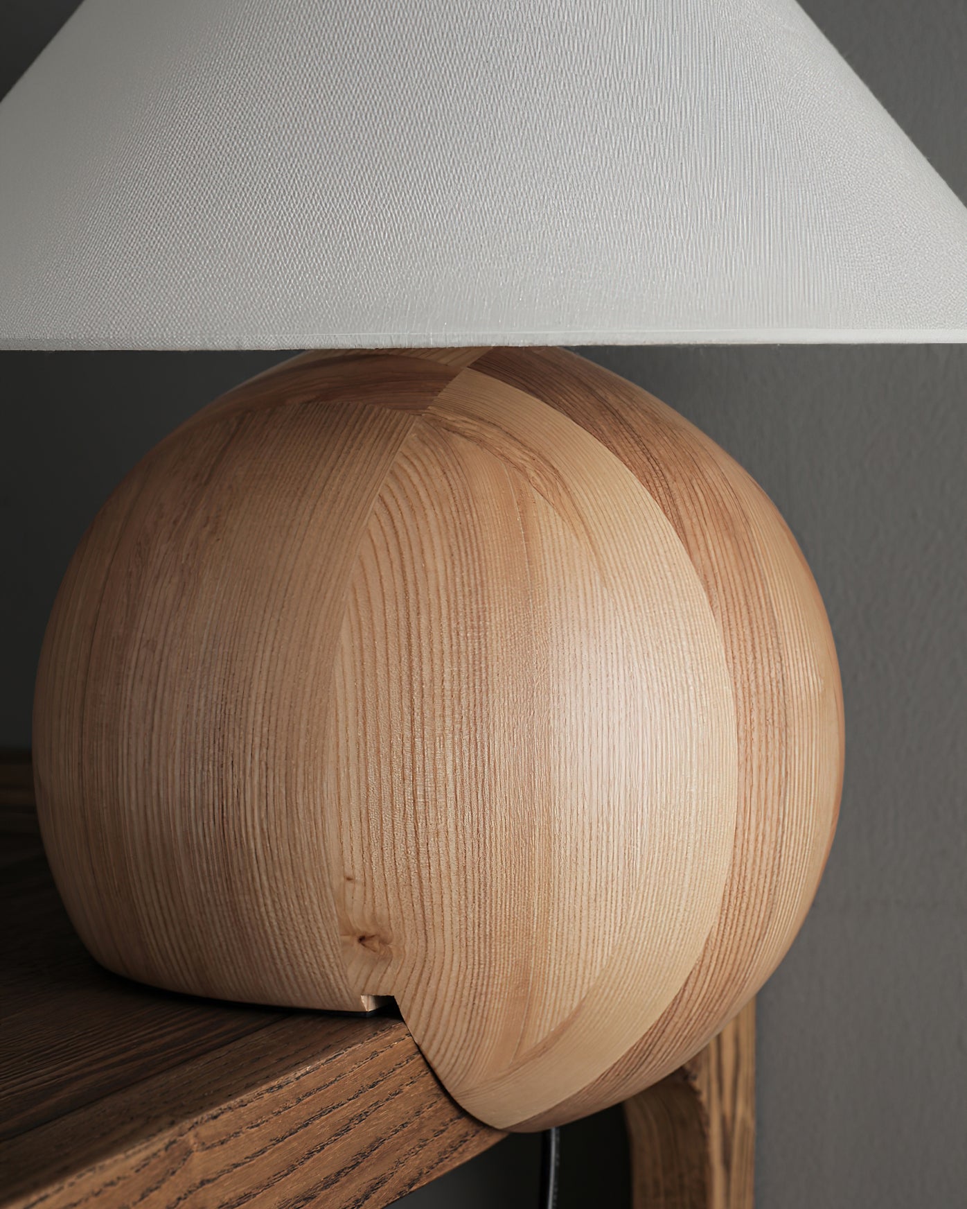 Modern Wooden Corner Log Table Lamp - Rustic Home Decor for Living Room, Bedroom & Office - Warm Ambient Lighting for Cozy Spaces