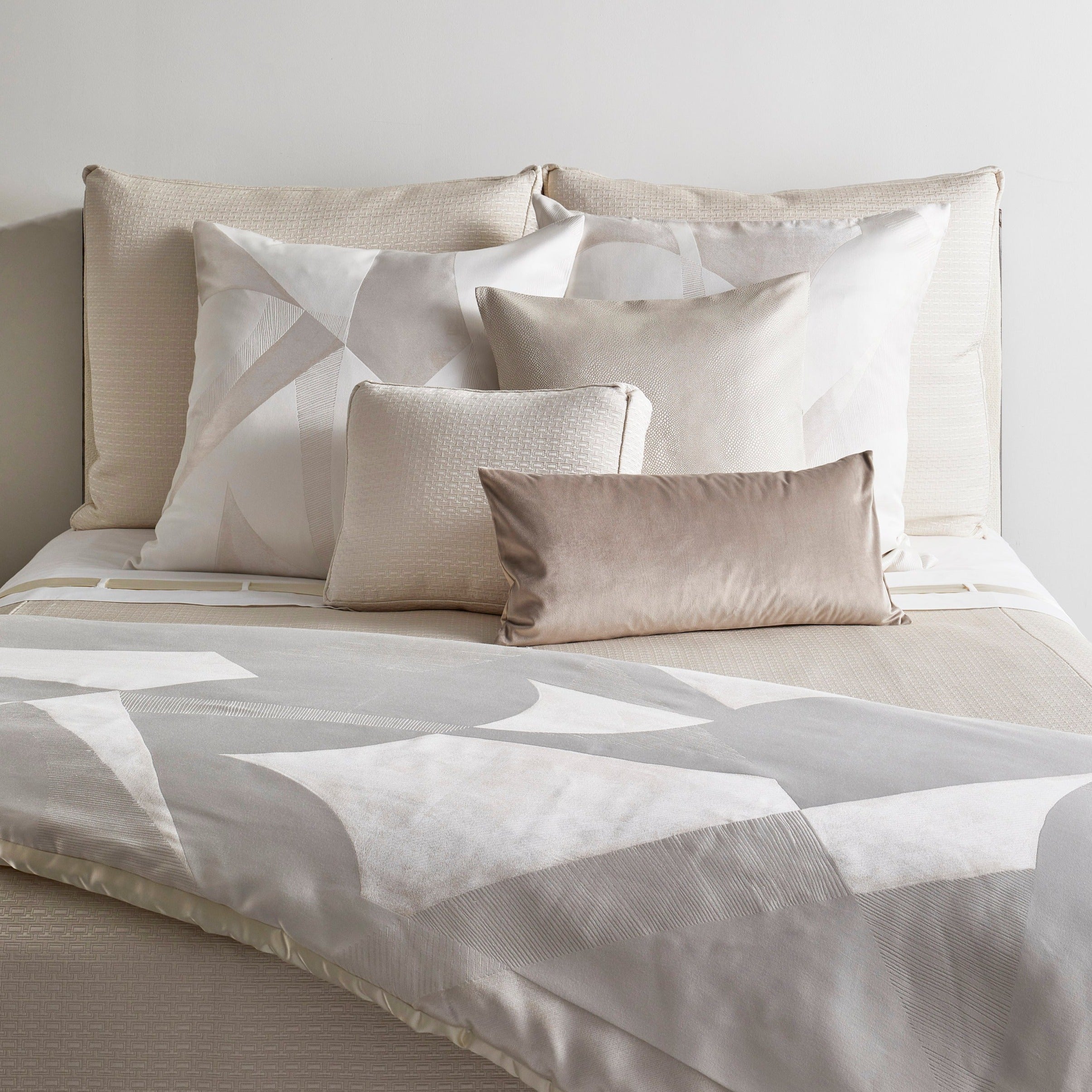 Clio Throw Blanket - Soft & Cozy Fleece Throw for Couch, Bed, and Sofa - Perfect for Lounging, Movie Nights, and Home Decor