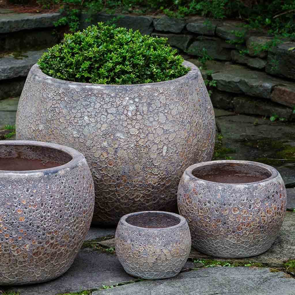 Campania International Naxos Planter Set of 4 in Angkor - Modern Outdoor Garden Plant Pots for Patio, Balcony & Home Decor - Durable Resin Flower Containers with Classic Design