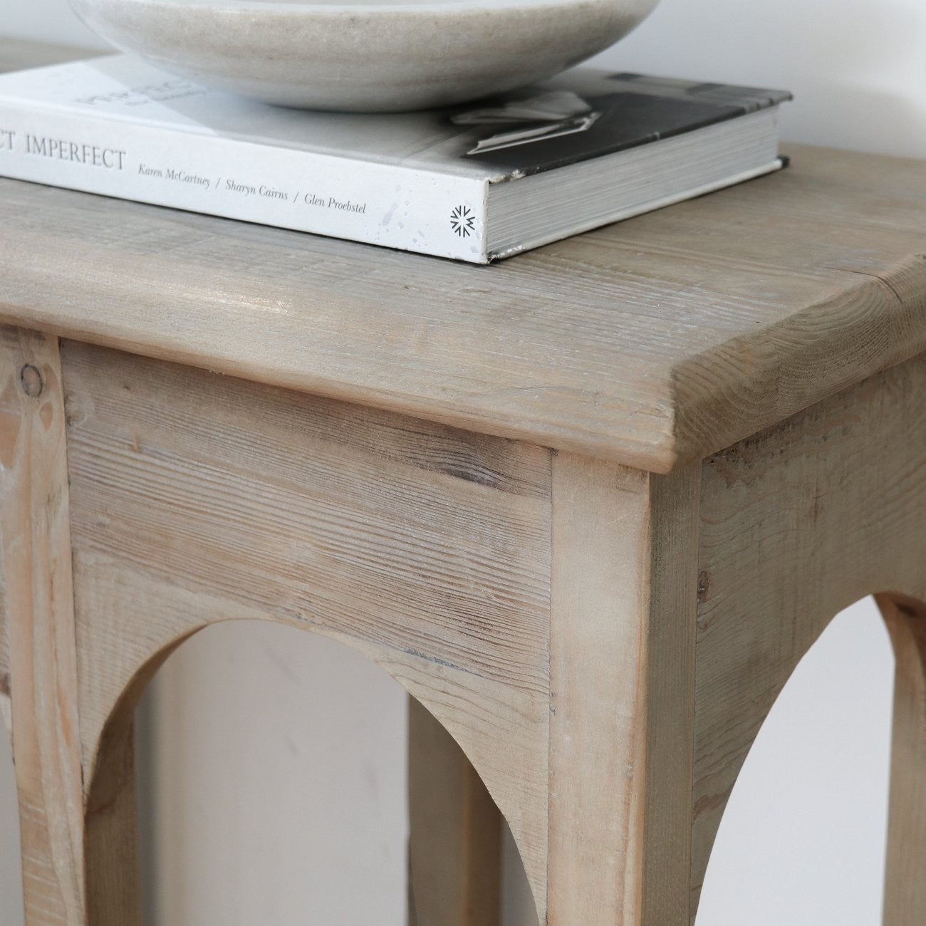 Modern Sandberg Console Table - Slim Entryway Sofa Table for Hallway, Living Room & Bedroom - Sturdy Wooden Hall Table with Storage Shelf - Perfect for Small Spaces & Home Decor