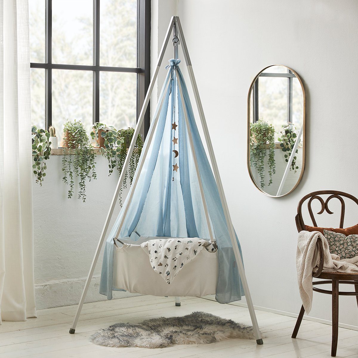 LEANDER White Baby Cradle Tripod Stand - Portable & Adjustable for Newborns & Infants - Perfect for Nursery, Bedroom, or Travel Use