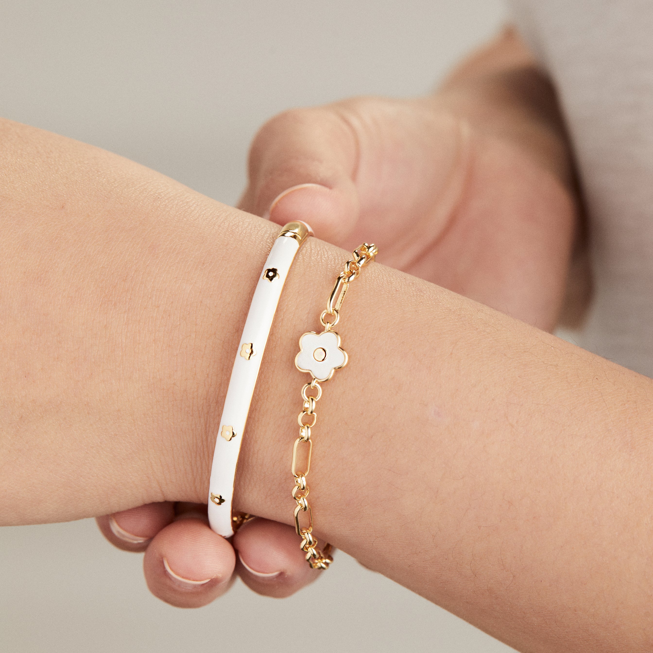 Daisy Hinge Bangle Bracelet - Elegant Floral Jewelry for Women | Perfect for Weddings, Parties & Everyday Wear