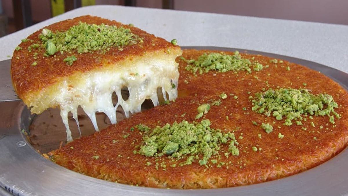 Premium Kunefe with Pistachios - Authentic Cheese Dessert | Halal Certified Knafeh 430g | Perfect for Ramadan, Eid Celebrations & Family Gatherings