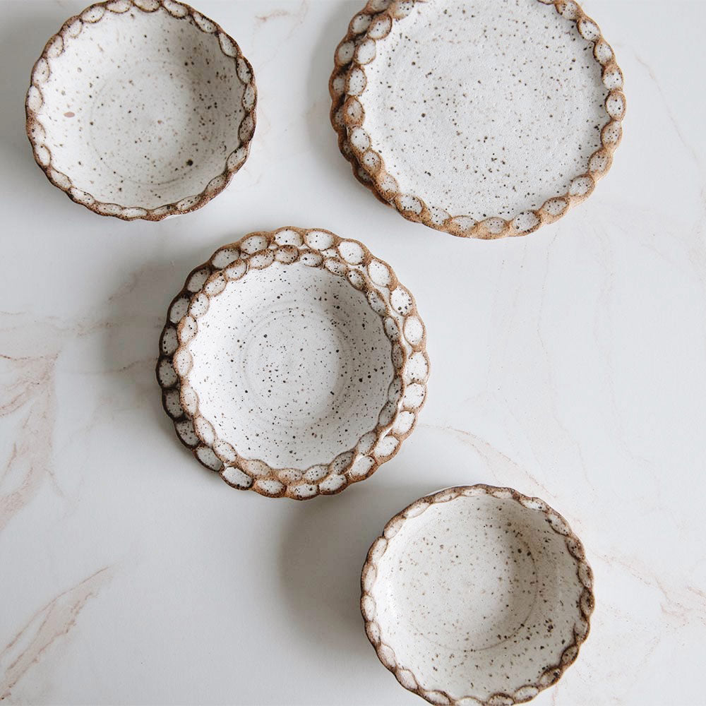 Elegant Ceramic Scalloped Dish - Lightweight & Durable Serving Plate for Desserts, Appetizers & Home Decor | Perfect for Parties, Weddings & Everyday Use