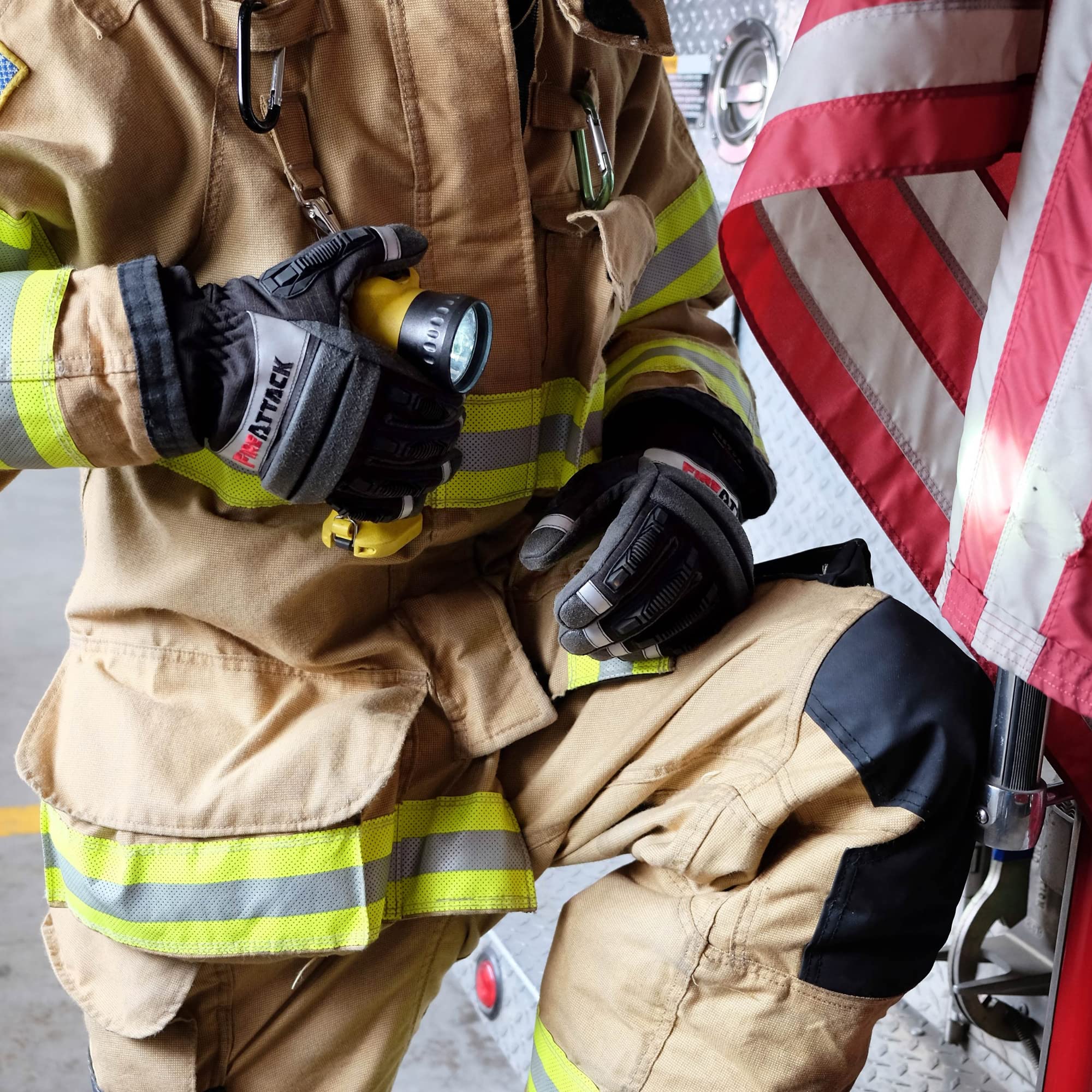 Cestus Fire Attack Structural Firefighter Gloves - NFPA 1971:2013 Certified Impact & Extrication Gloves (Black, 1 Pair) - Ideal for Firefighting, Rescue Operations & Emergency Response