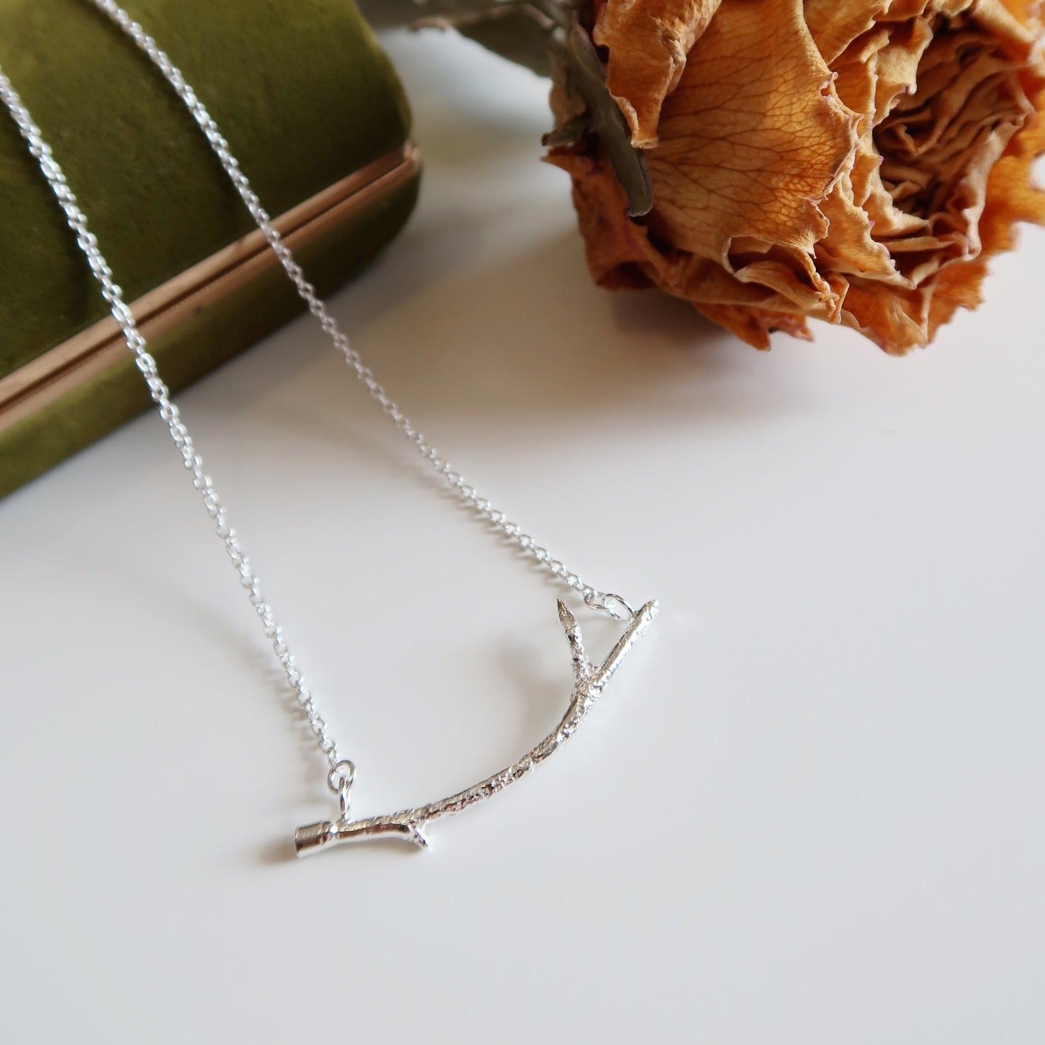 Elegant Curved Branch Bar Necklace for Women - Gold Plated Minimalist Pendant - Perfect for Everyday Wear, Date Nights & Gifts