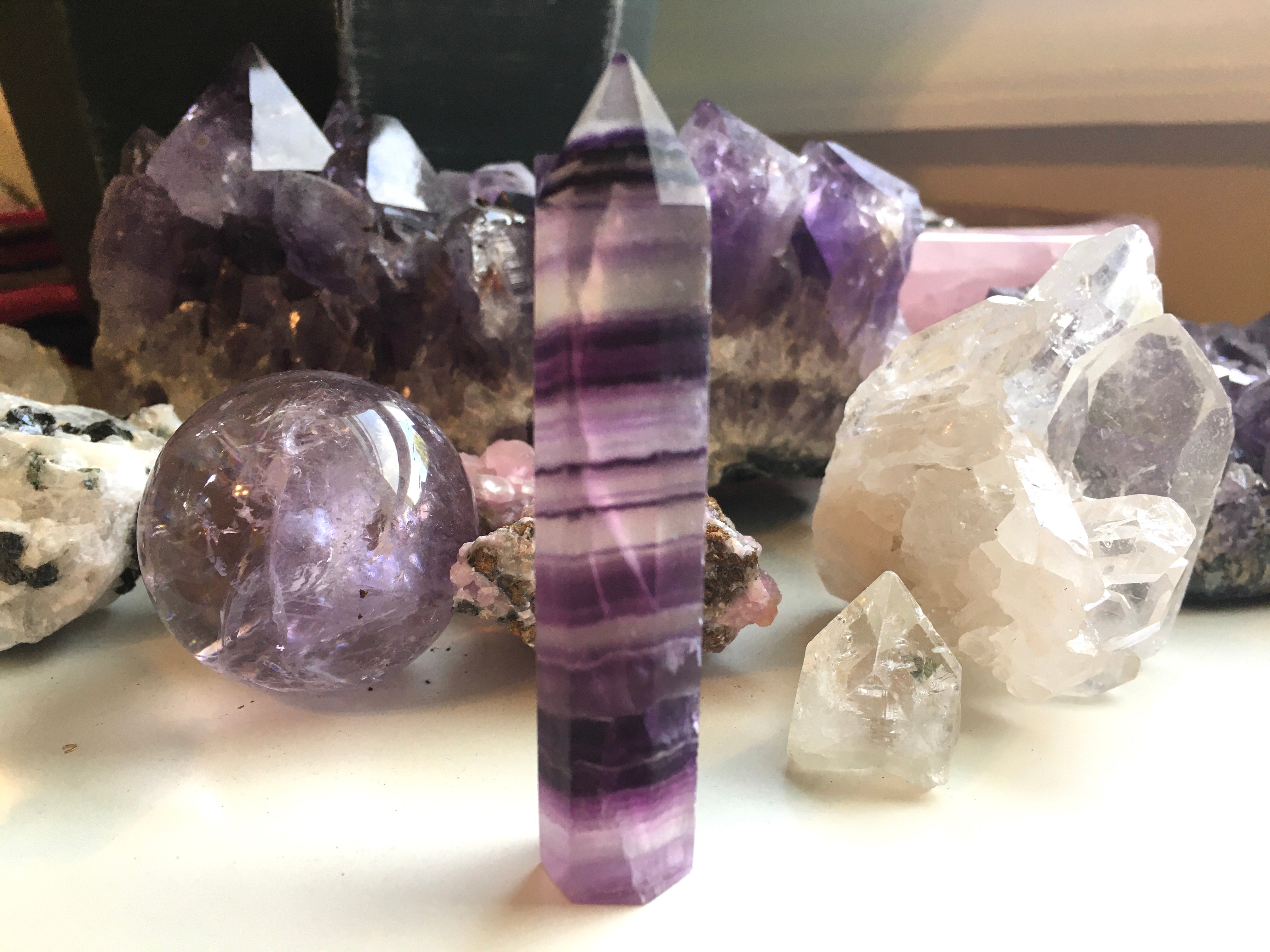 Natural Purple Fluorite Mini Tower - Healing Crystal for Meditation, Reiki & Energy Balancing - Perfect for Home Decor, Office Desk & Spiritual Practices